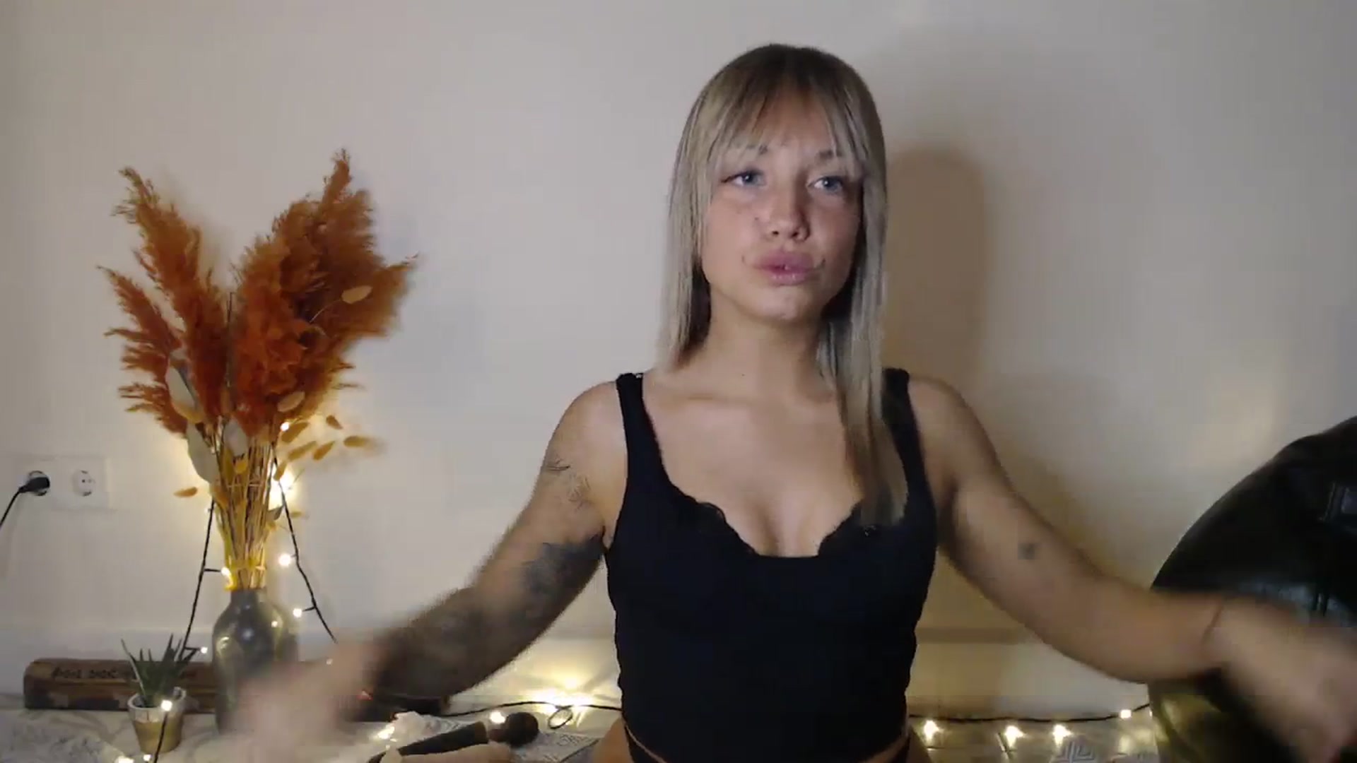 Gallery image thumbnail from Hotangelalli's myfreecams stream on, 01/05/2024, 24:53 image 19 of 20