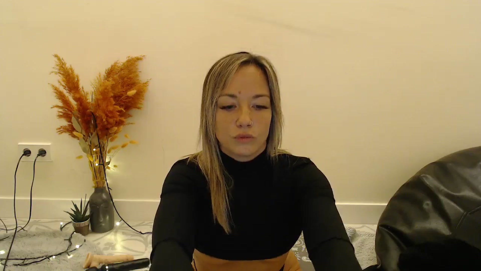 Gallery image thumbnail from Hotangelalli's myfreecams stream on, 02/11/2024, 01:08 image 16 of 20