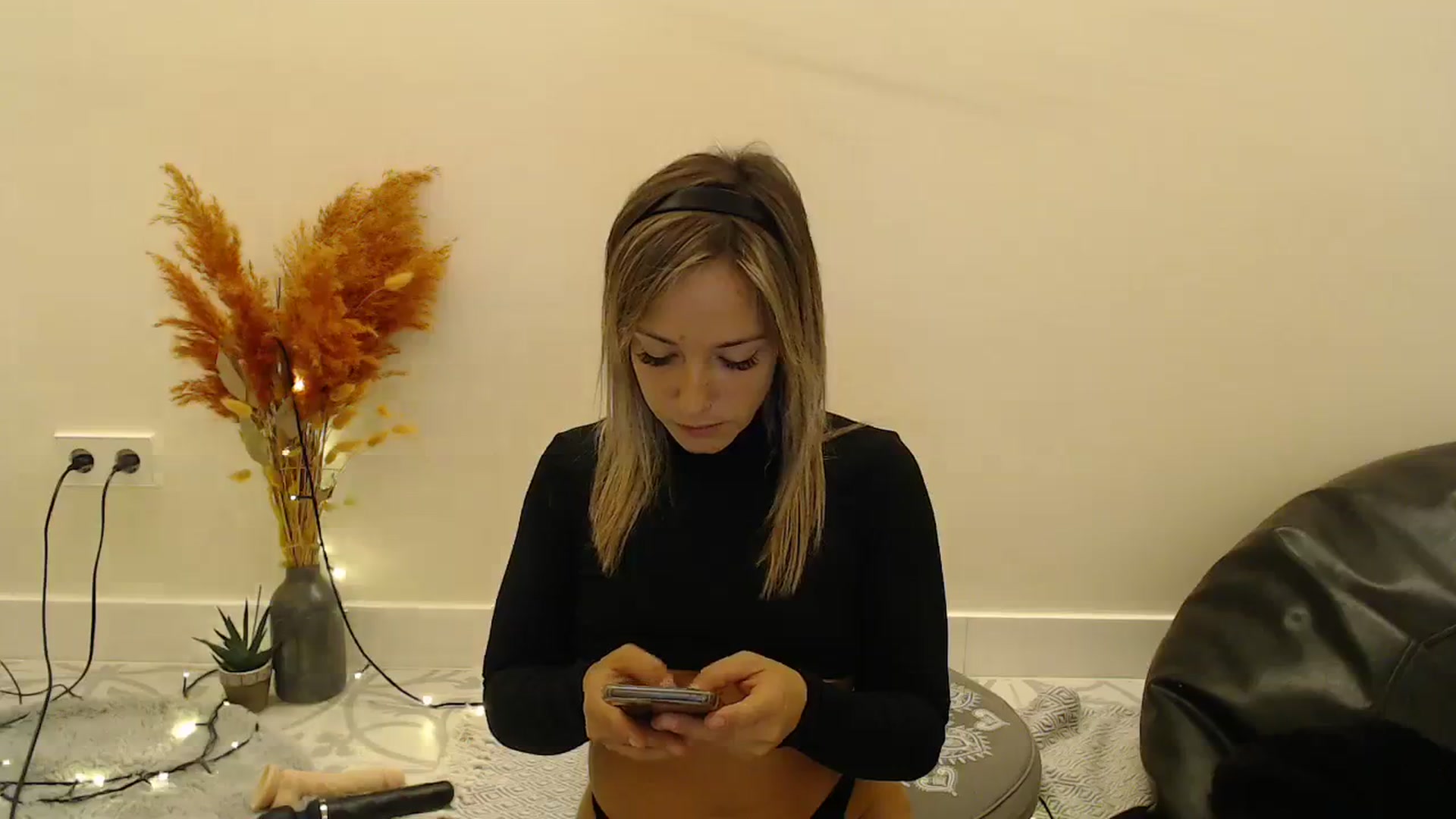 Gallery image thumbnail from Hotangelalli's myfreecams stream on, 02/11/2024, 01:08 image 18 of 20