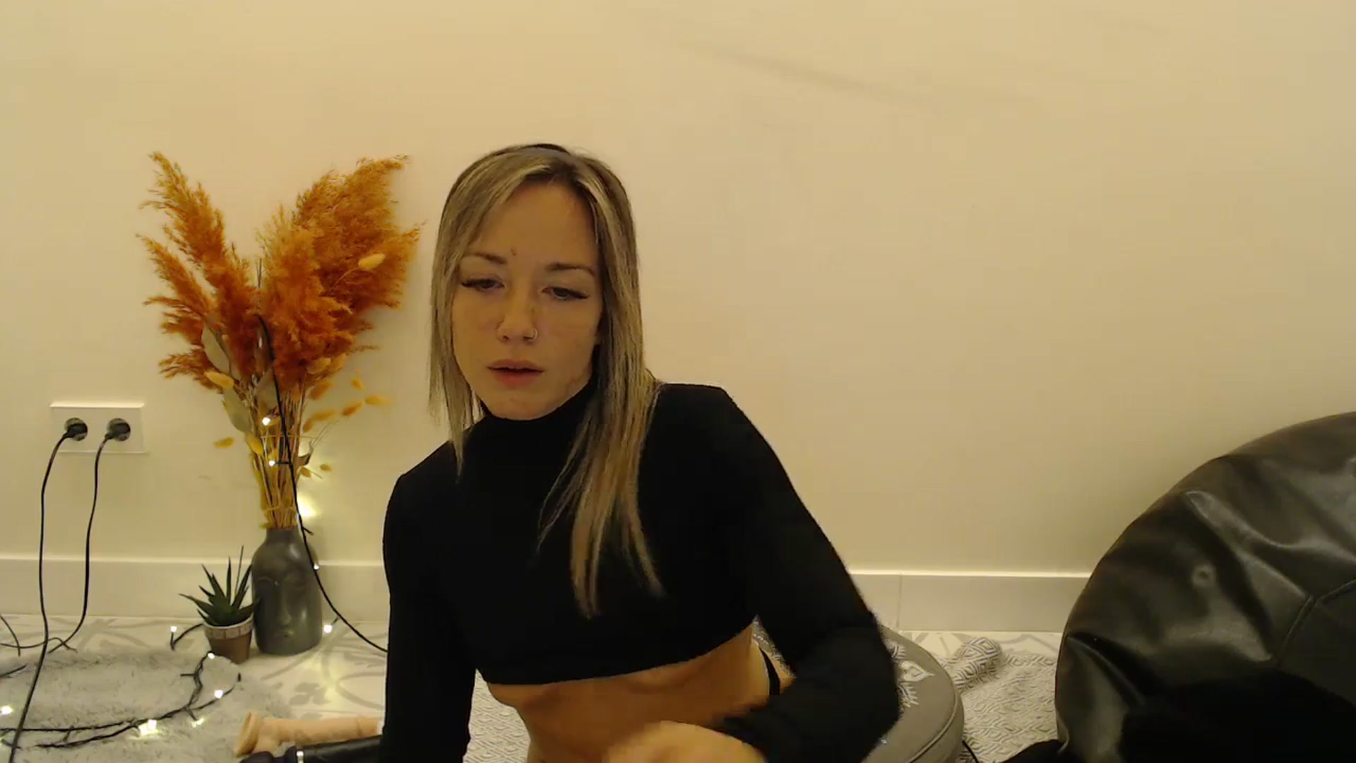 Gallery image thumbnail from Hotangelalli's myfreecams stream on, 02/11/2024, 01:08 image 10 of 20