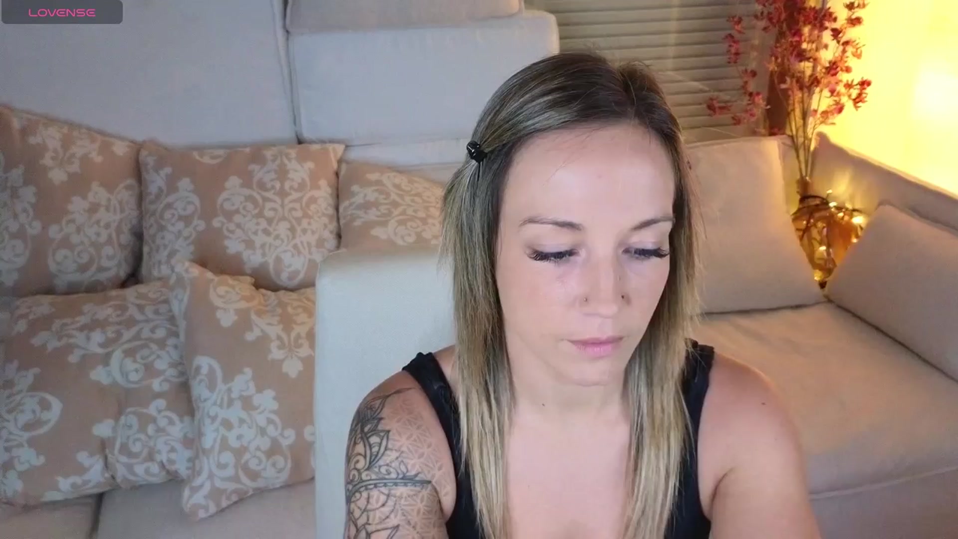 Gallery image thumbnail from Hotangelalli's myfreecams stream on, 03/21/2024, 23:35 image 1 of 20