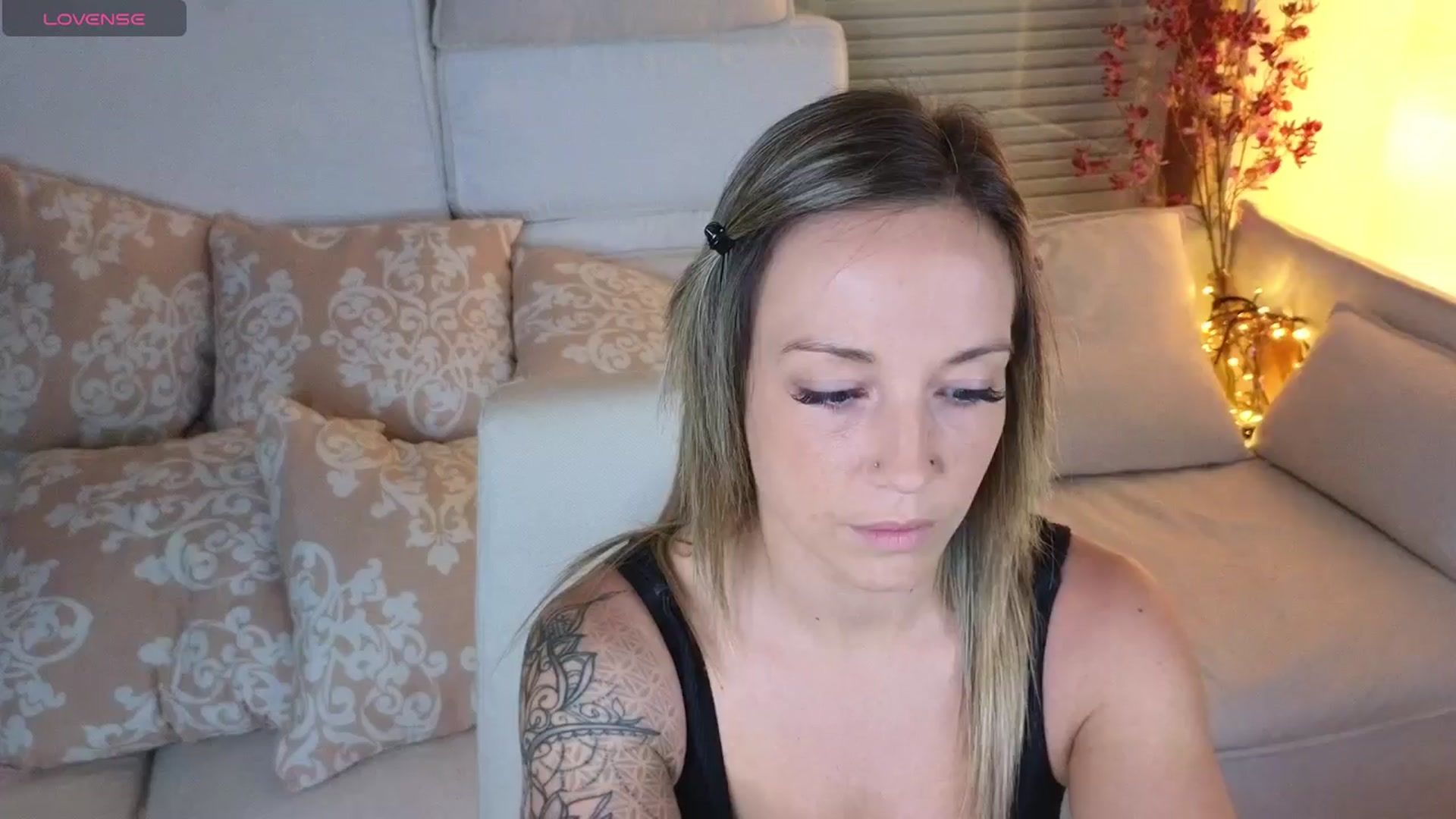 Gallery image thumbnail from Hotangelalli's myfreecams stream on, 03/21/2024, 23:35 image 3 of 20