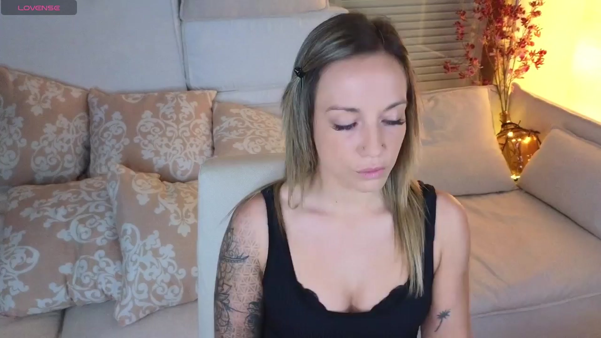 Gallery image thumbnail from Hotangelalli's myfreecams stream on, 03/21/2024, 23:35 image 2 of 20