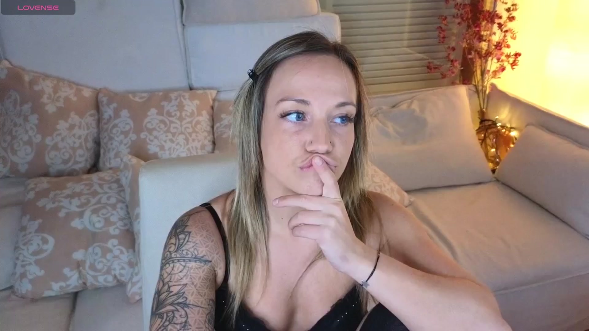 Gallery image thumbnail from Hotangelalli's myfreecams stream on, 03/21/2024, 23:35 image 14 of 20