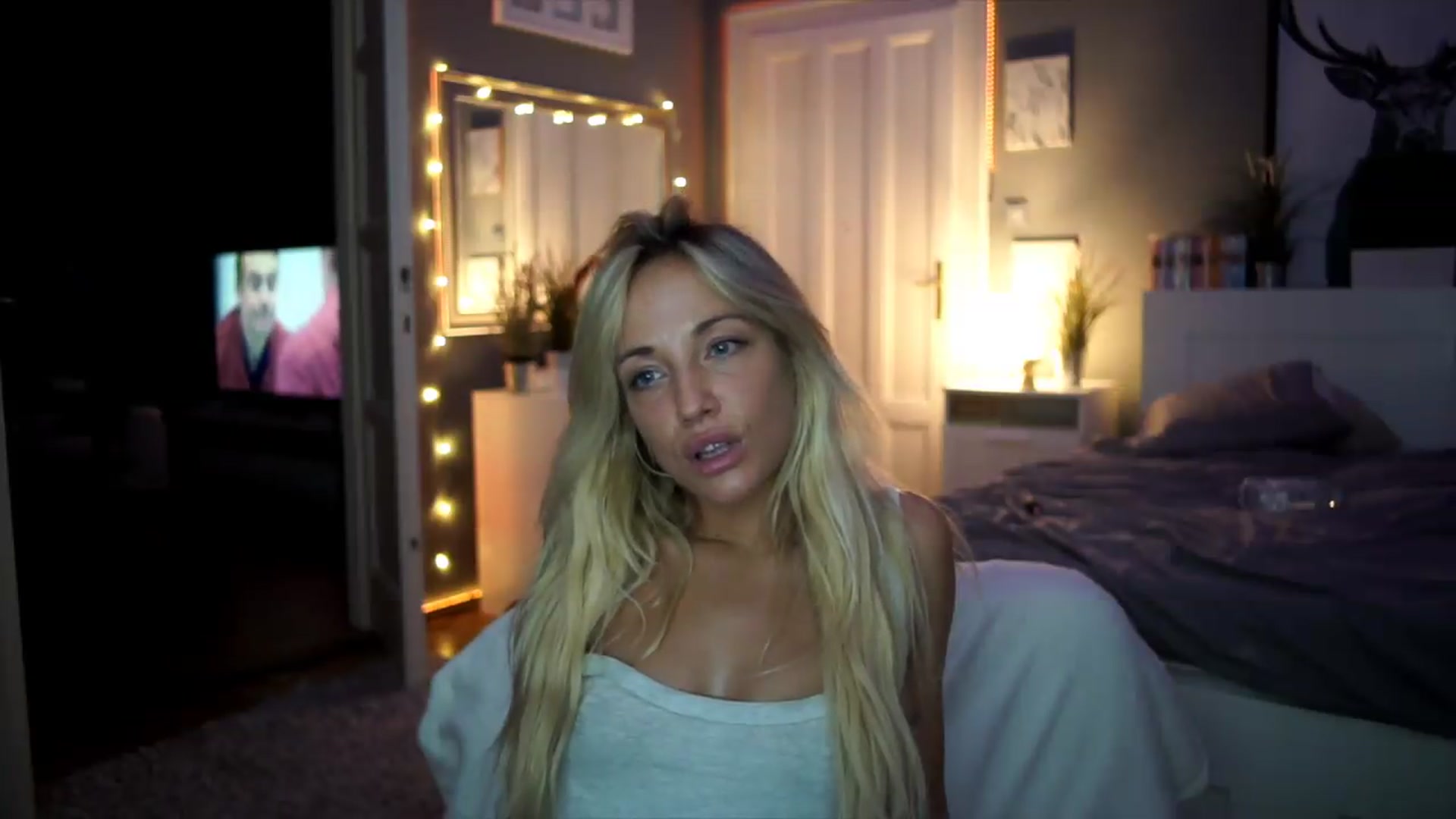 Gallery image thumbnail from Hotangelalli's myfreecams stream on, 08/06/2026, 01:08 image 4 of 20