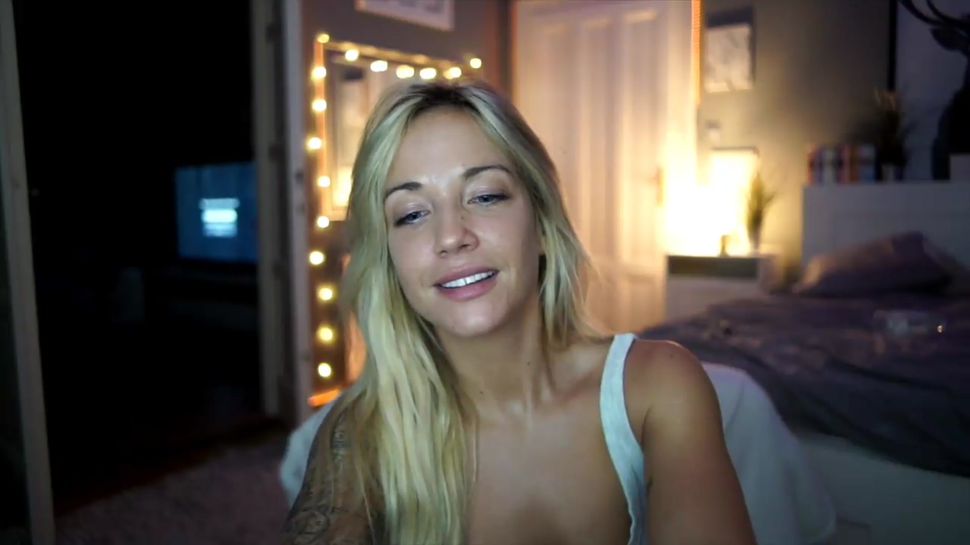 Gallery image thumbnail from Hotangelalli's myfreecams stream on, 08/06/2026, 01:08 image 19 of 20