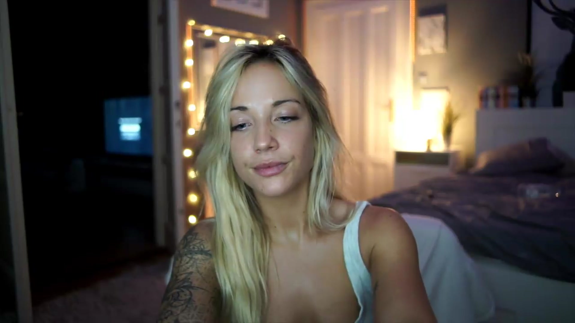 Gallery image thumbnail from Hotangelalli's myfreecams stream on, 08/06/2026, 01:08 image 17 of 20