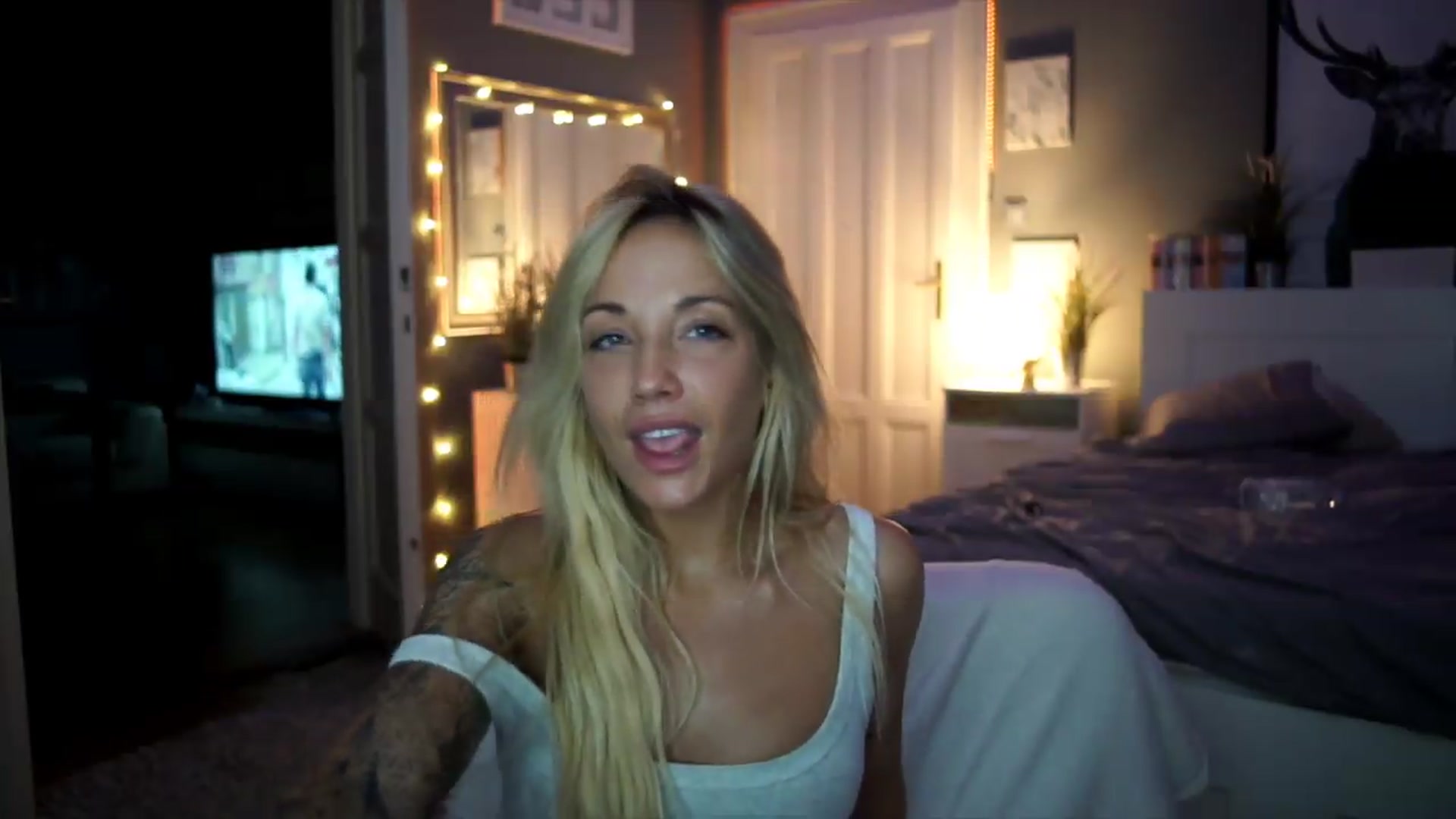 Gallery image thumbnail from Hotangelalli's myfreecams stream on, 08/06/2026, 01:08 image 6 of 20