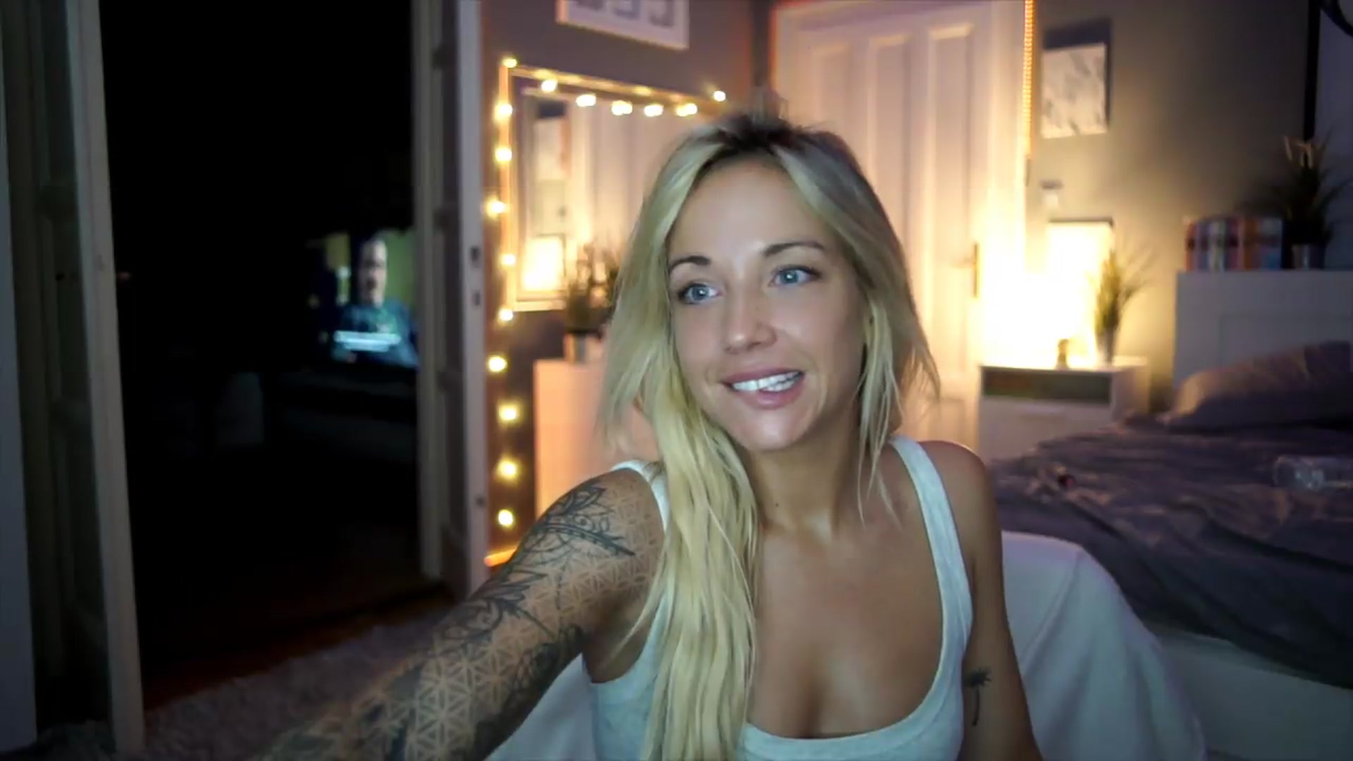 Gallery image thumbnail from Hotangelalli's myfreecams stream on, 08/06/2026, 01:08 image 14 of 20