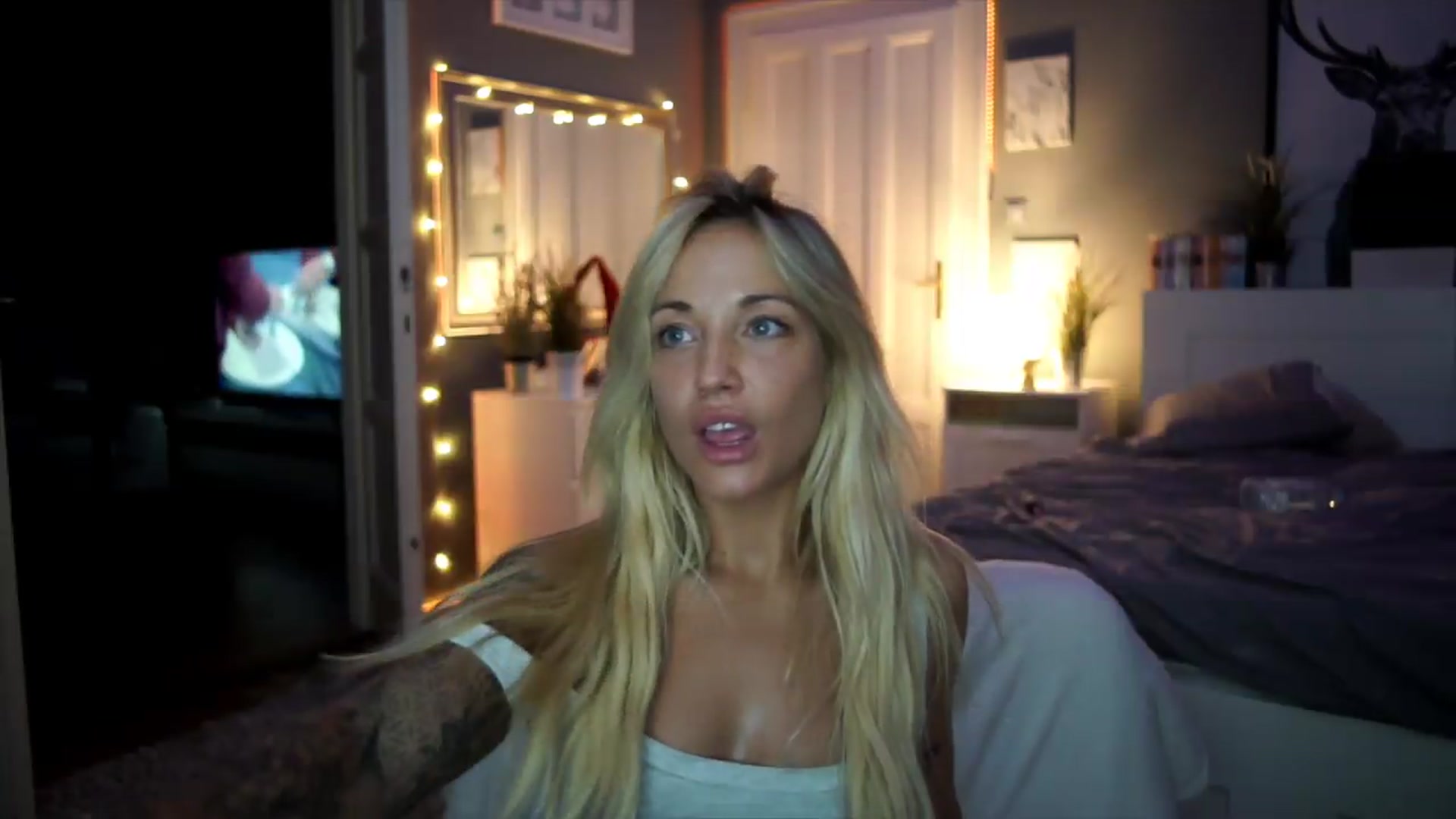 Gallery image thumbnail from Hotangelalli's myfreecams stream on, 08/06/2026, 01:08 image 3 of 20