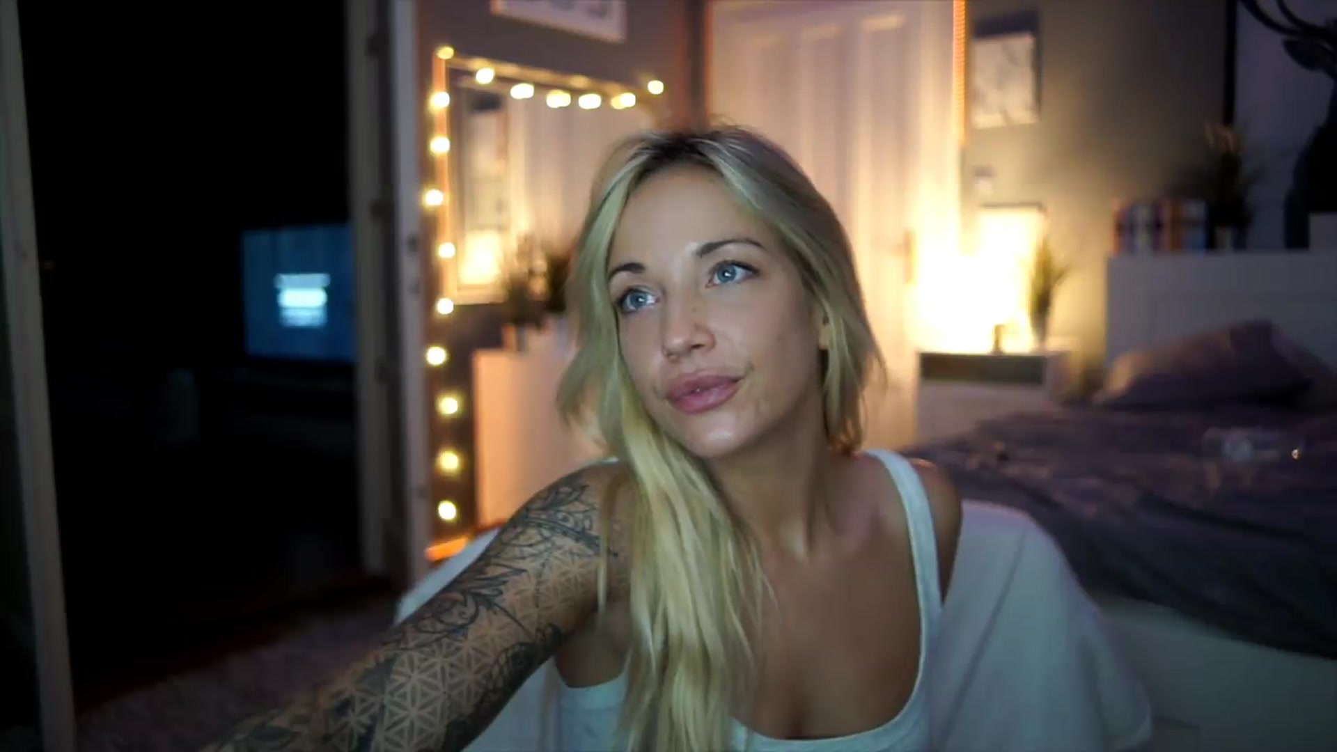 Gallery image thumbnail from Hotangelalli's myfreecams stream on, 08/06/2026, 01:08 image 18 of 20