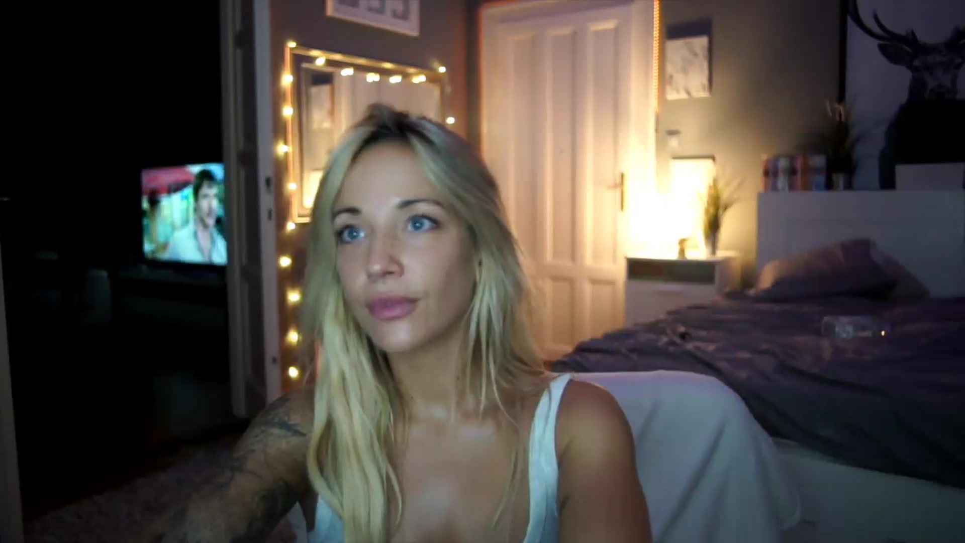 Gallery image thumbnail from Hotangelalli's myfreecams stream on, 08/06/2026, 01:08 image 9 of 20