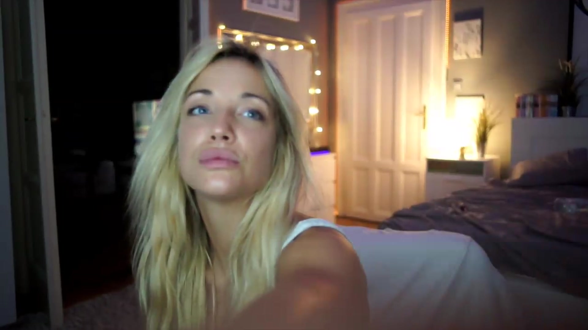 Gallery image thumbnail from Hotangelalli's myfreecams stream on, 08/06/2026, 01:08 image 13 of 20