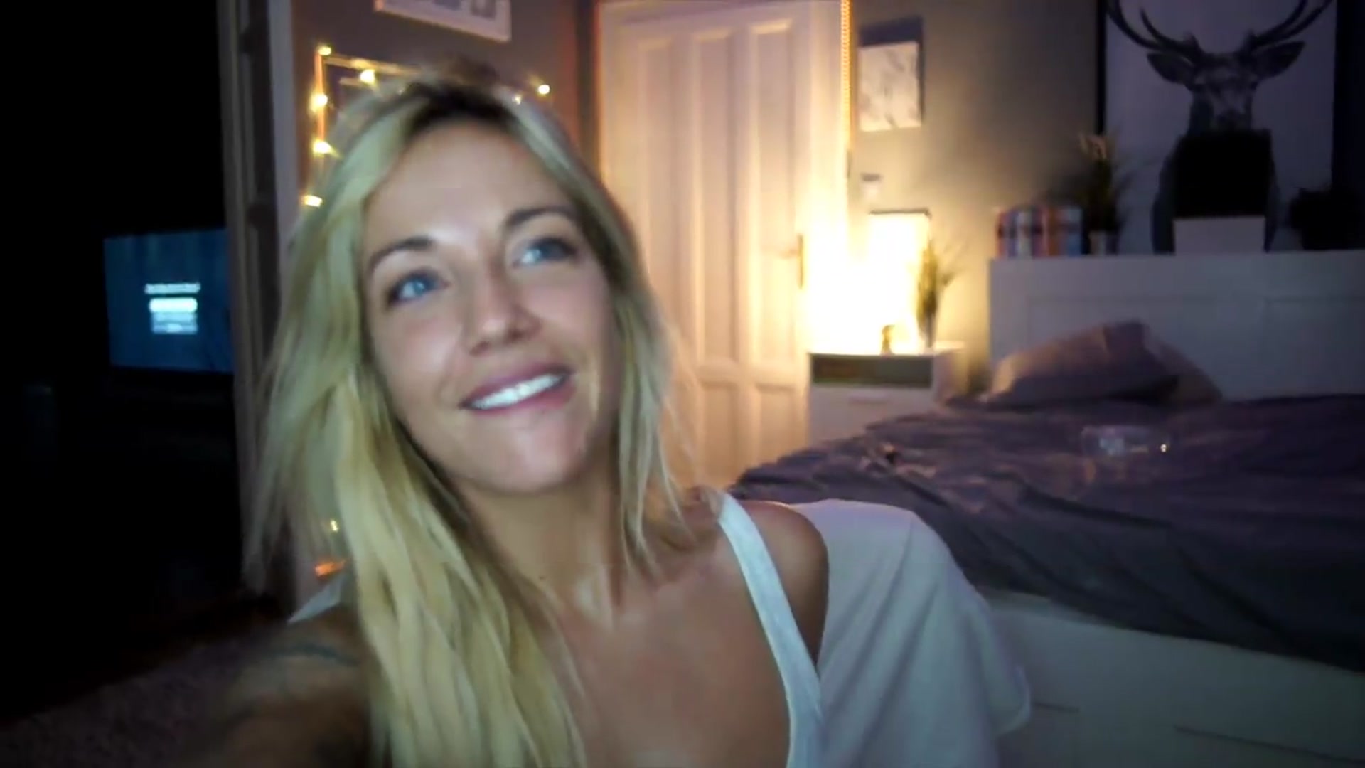 Gallery image thumbnail from Hotangelalli's myfreecams stream on, 08/06/2026, 01:08 image 16 of 20