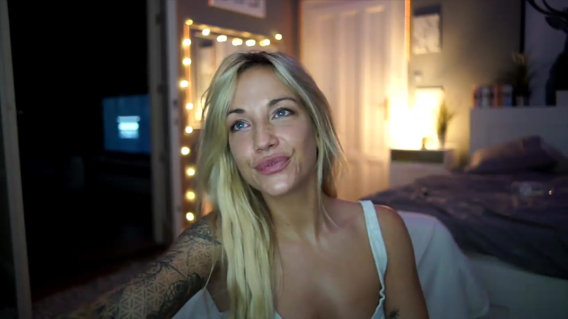 Gallery image thumbnail from Hotangelalli's myfreecams stream on, 08/06/2026, 01:08 image 20 of 20
