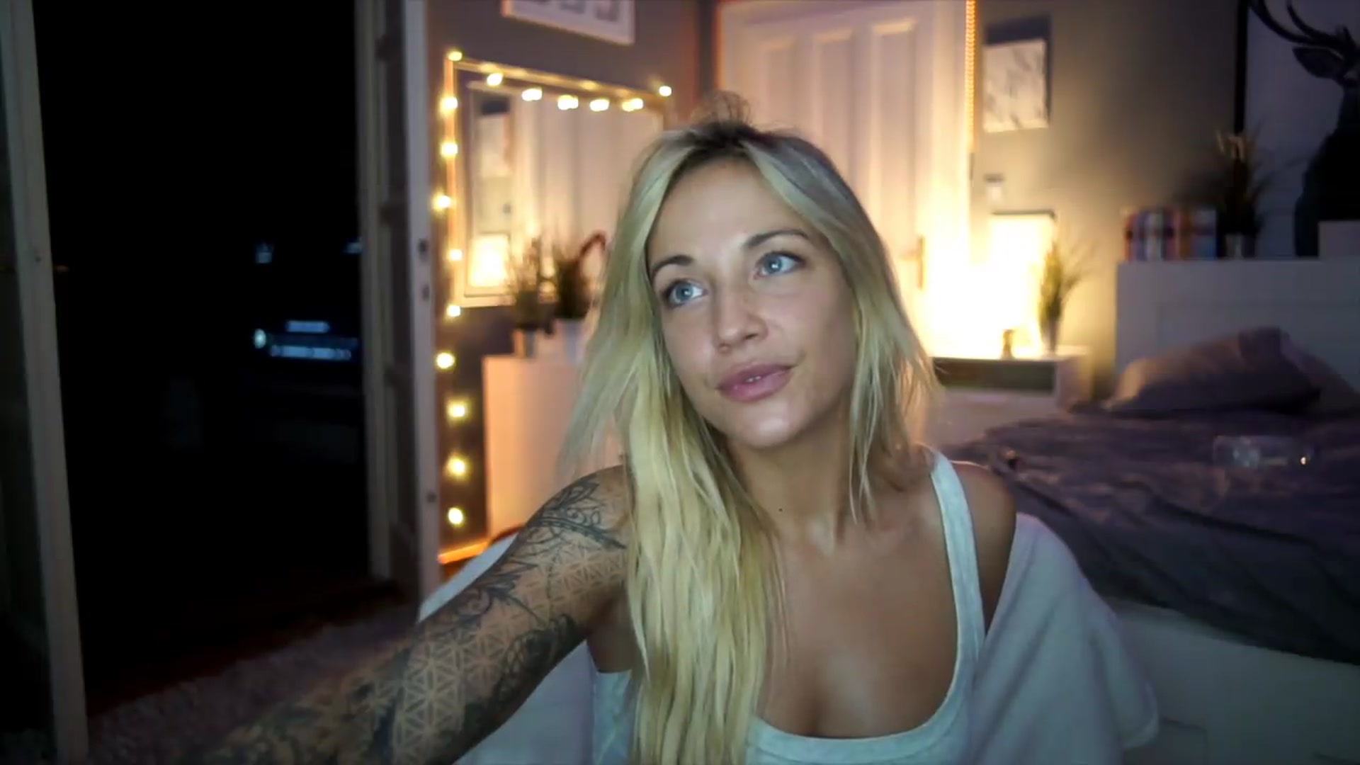 Gallery image thumbnail from Hotangelalli's myfreecams stream on, 08/06/2026, 01:08 image 15 of 20