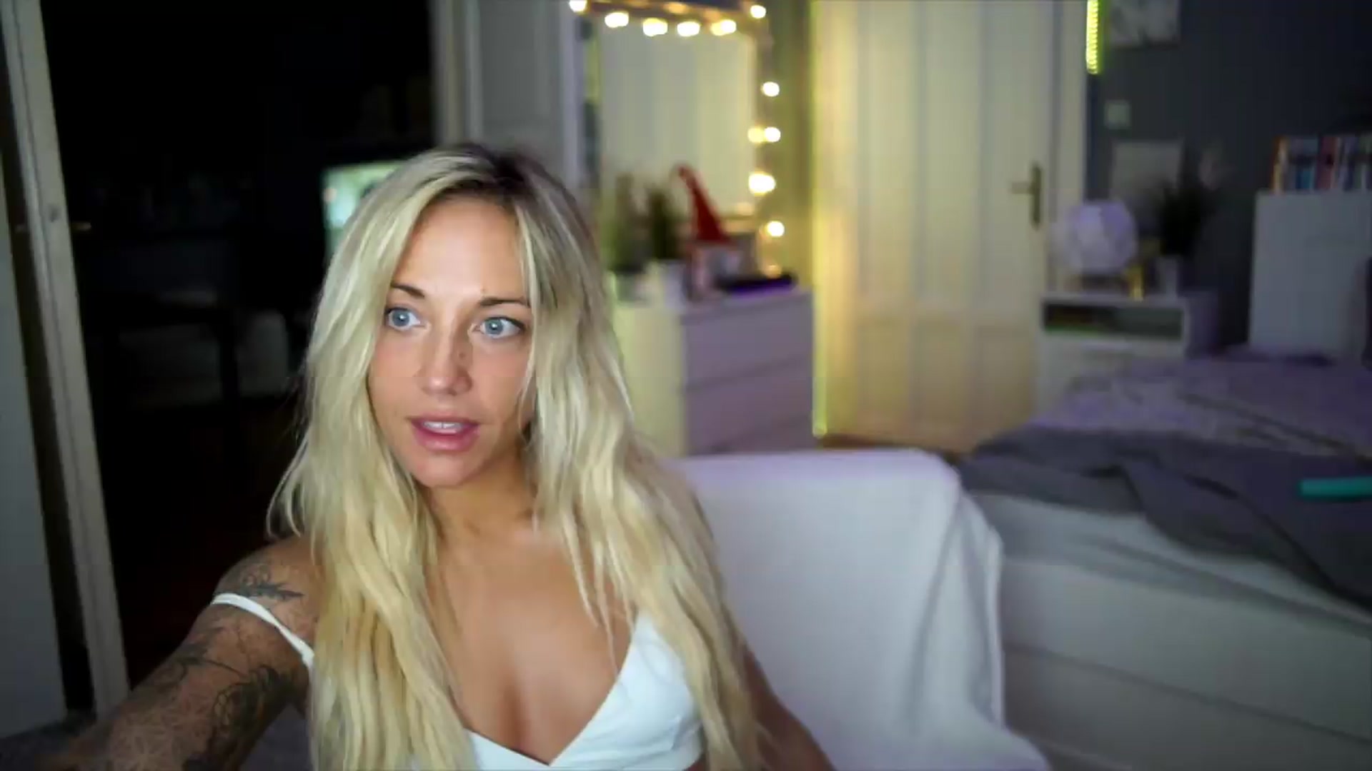 Gallery image thumbnail from Hotangelalli's myfreecams stream on, 08/08/2026, 01:01 image 7 of 20