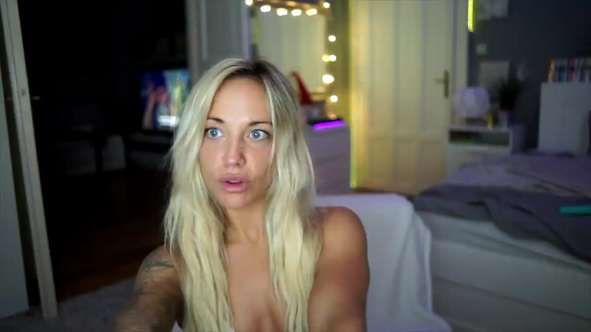 Gallery image thumbnail from Hotangelalli's myfreecams stream on, 08/08/2026, 01:01 image 6 of 20