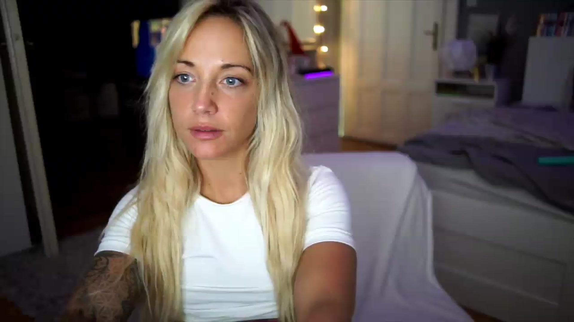 Gallery image thumbnail from Hotangelalli's myfreecams stream on, 08/08/2026, 01:01 image 12 of 20