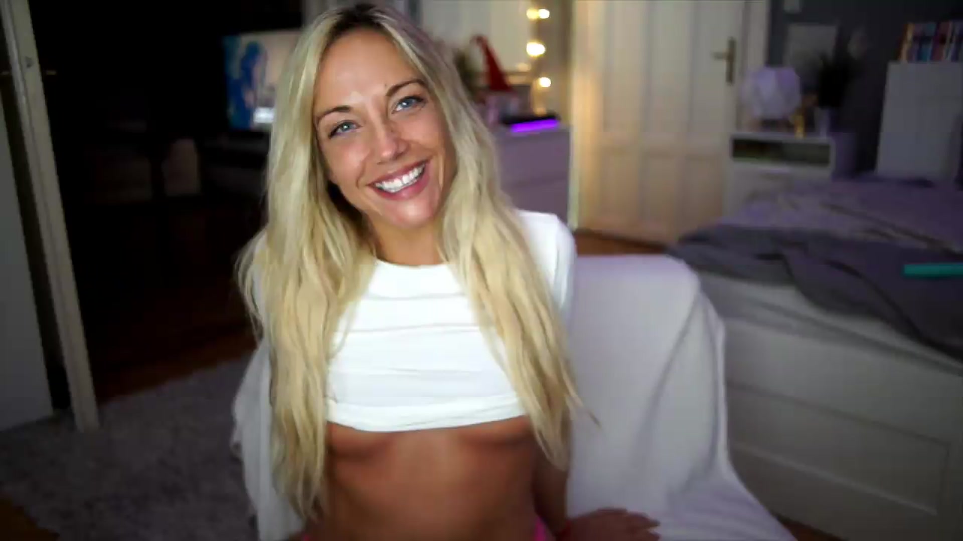 Gallery image thumbnail from Hotangelalli's myfreecams stream on, 08/08/2026, 01:01 image 13 of 20