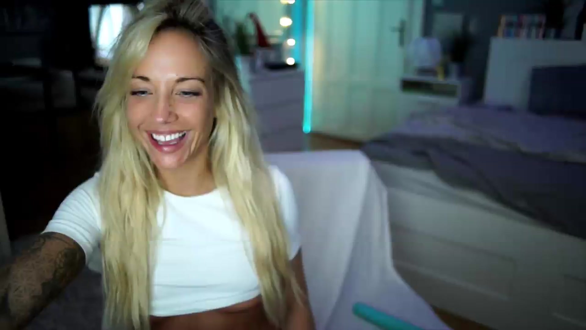 Gallery image thumbnail from Hotangelalli's myfreecams stream on, 08/08/2026, 01:01 image 20 of 20