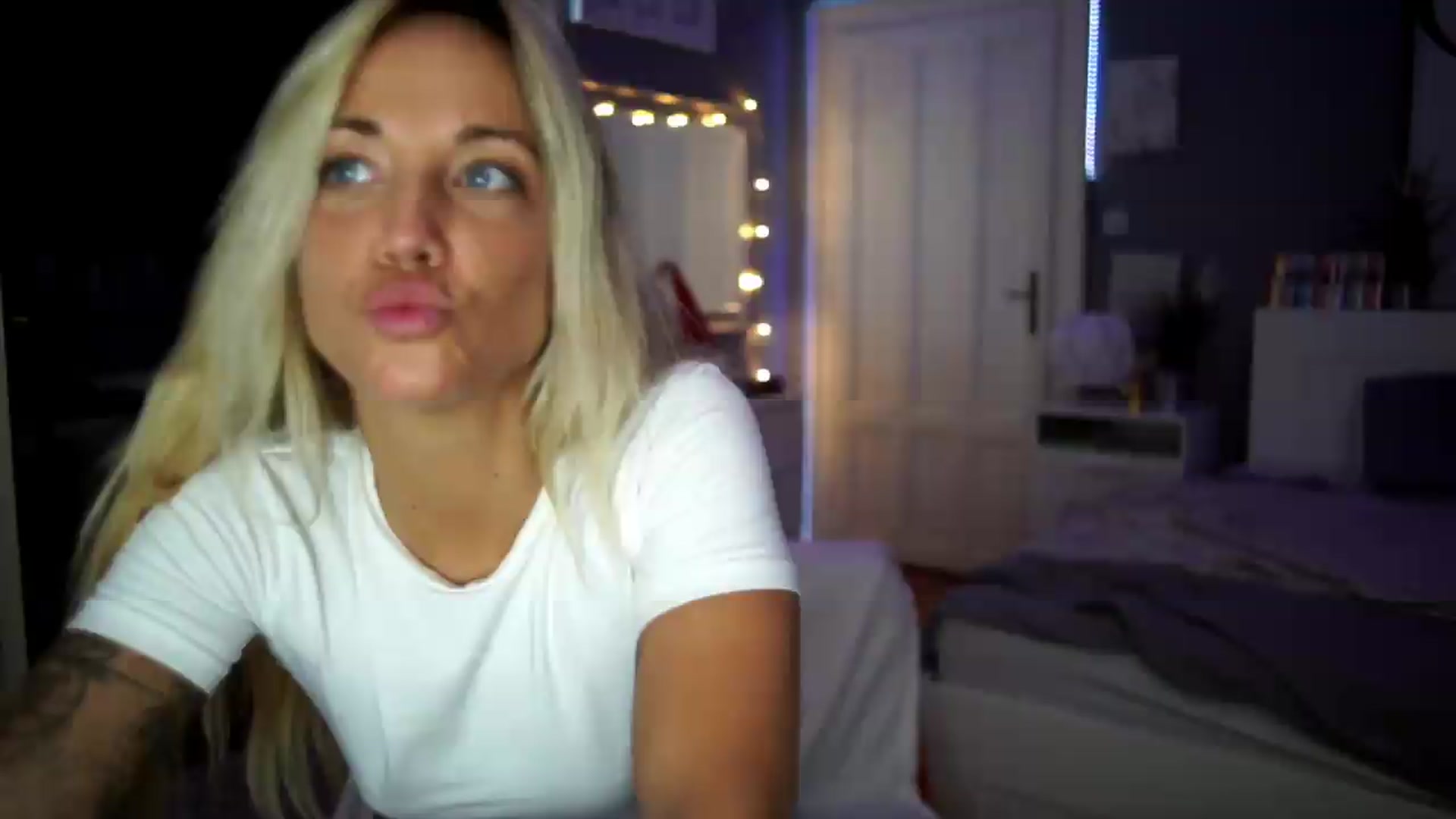 Gallery image thumbnail from Hotangelalli's myfreecams stream on, 08/08/2026, 01:44 image 2 of 20