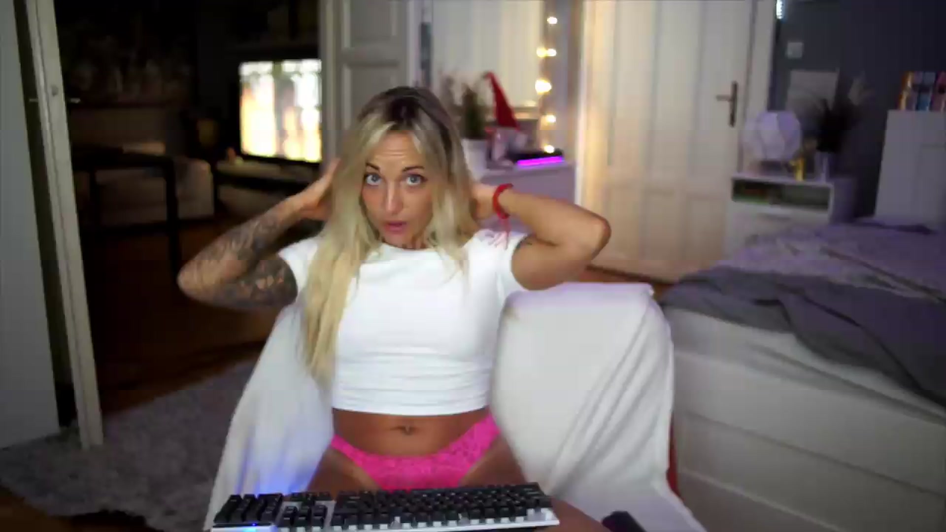 Gallery image thumbnail from Hotangelalli's myfreecams stream on, 08/08/2026, 01:44 image 5 of 20