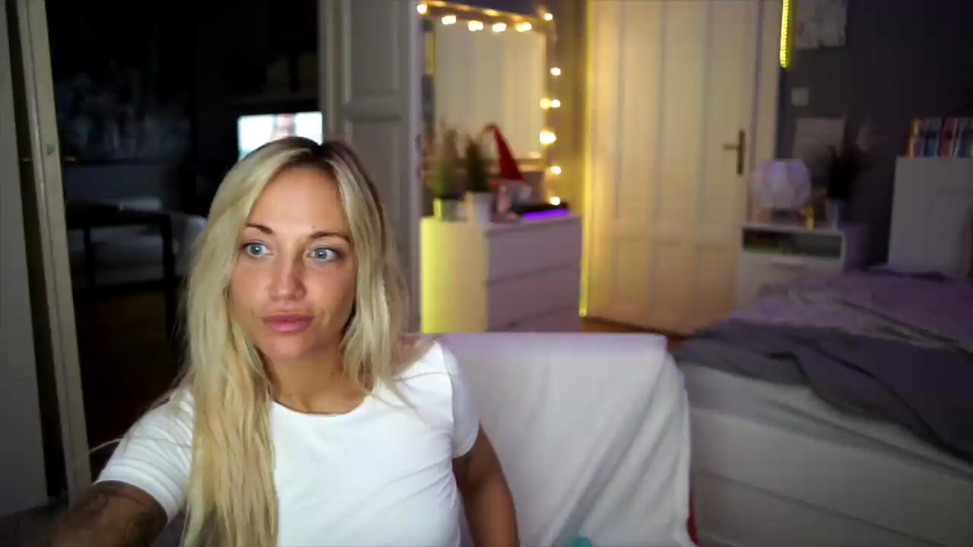 Gallery image thumbnail from Hotangelalli's myfreecams stream on, 08/08/2026, 01:44 image 3 of 20