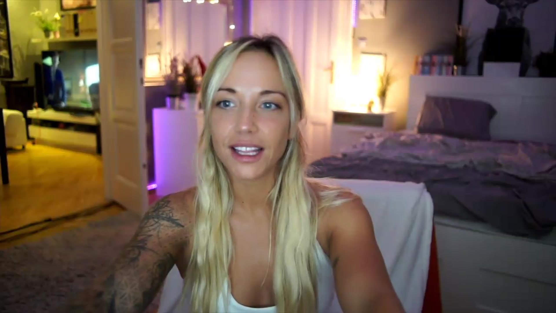 Gallery image thumbnail from Hotangelalli's myfreecams stream on, 08/09/2026, 23:09 image 14 of 20