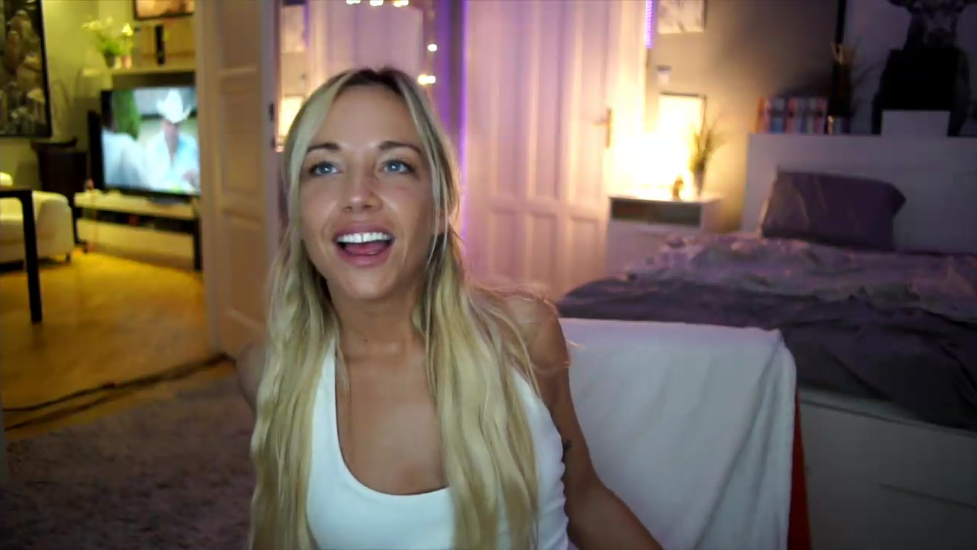 Gallery image thumbnail from Hotangelalli's myfreecams stream on, 08/09/2026, 23:09 image 17 of 20