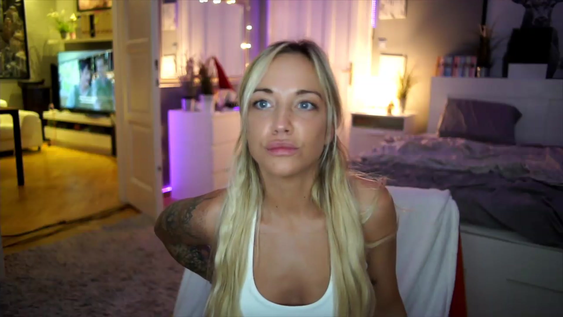 Gallery image thumbnail from Hotangelalli's myfreecams stream on, 08/09/2026, 23:09 image 16 of 20