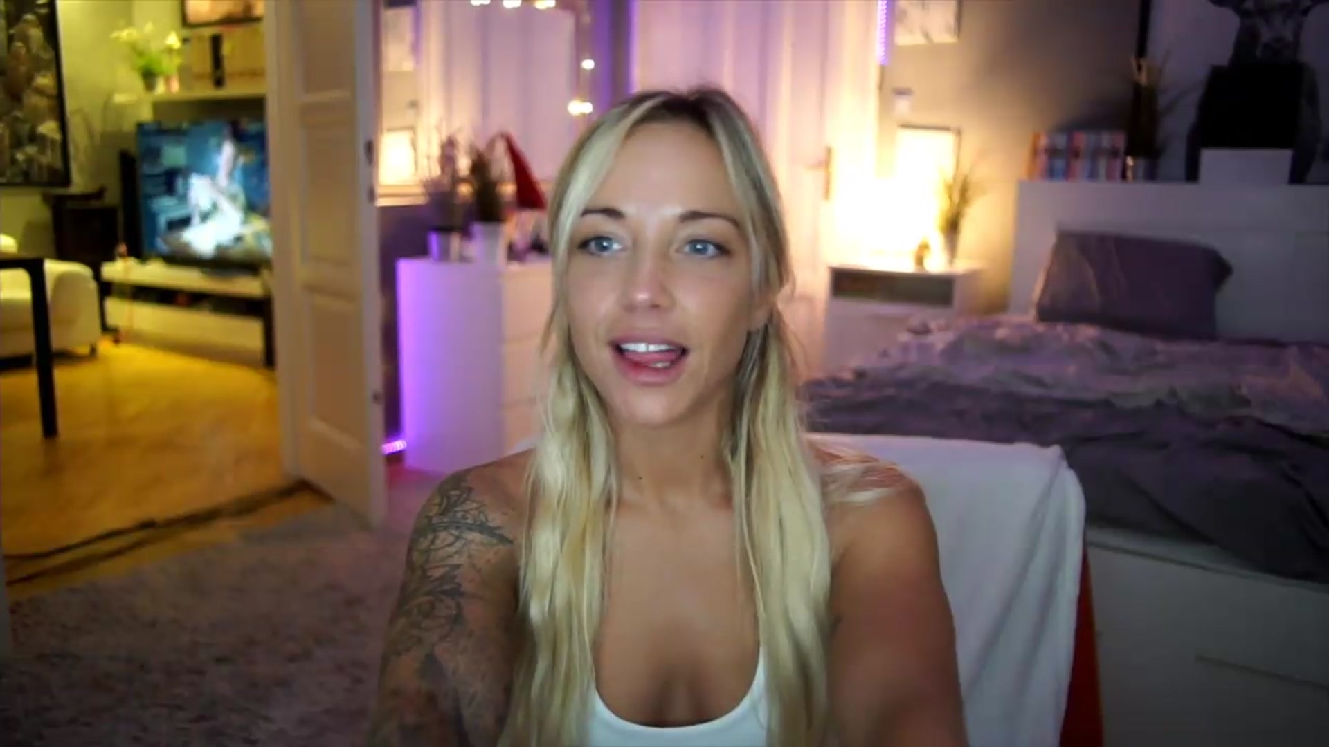Gallery image thumbnail from Hotangelalli's myfreecams stream on, 08/09/2026, 23:09 image 15 of 20