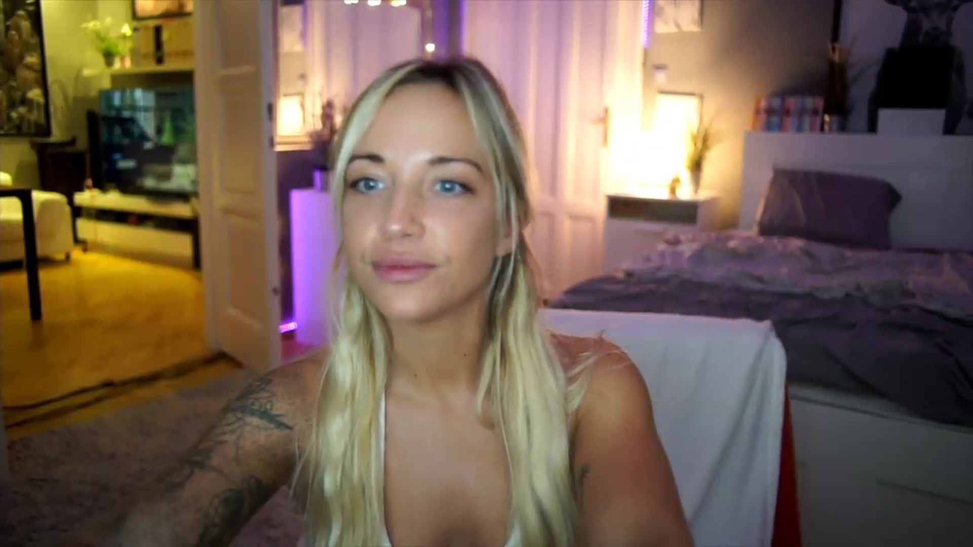 Gallery image thumbnail from Hotangelalli's myfreecams stream on, 08/09/2026, 23:09 image 18 of 20