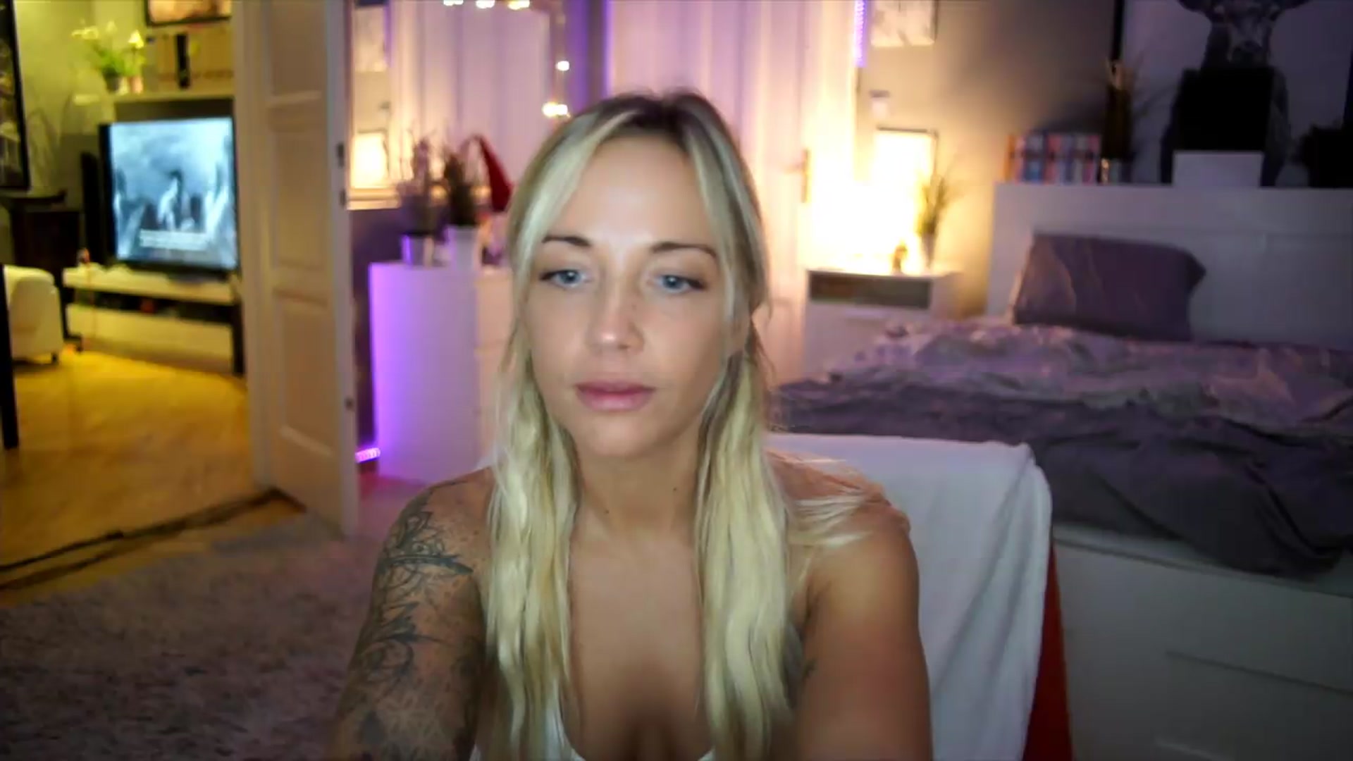 Gallery image thumbnail from Hotangelalli's myfreecams stream on, 08/09/2026, 23:09 image 13 of 20