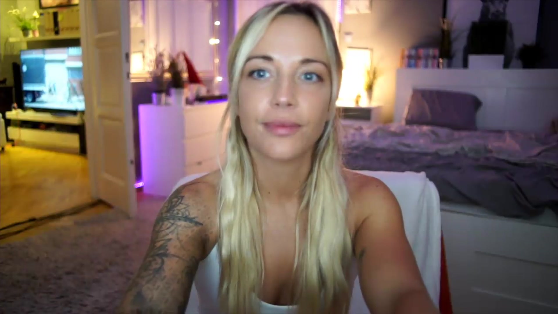 Gallery image thumbnail from Hotangelalli's myfreecams stream on, 08/09/2026, 23:09 image 9 of 20