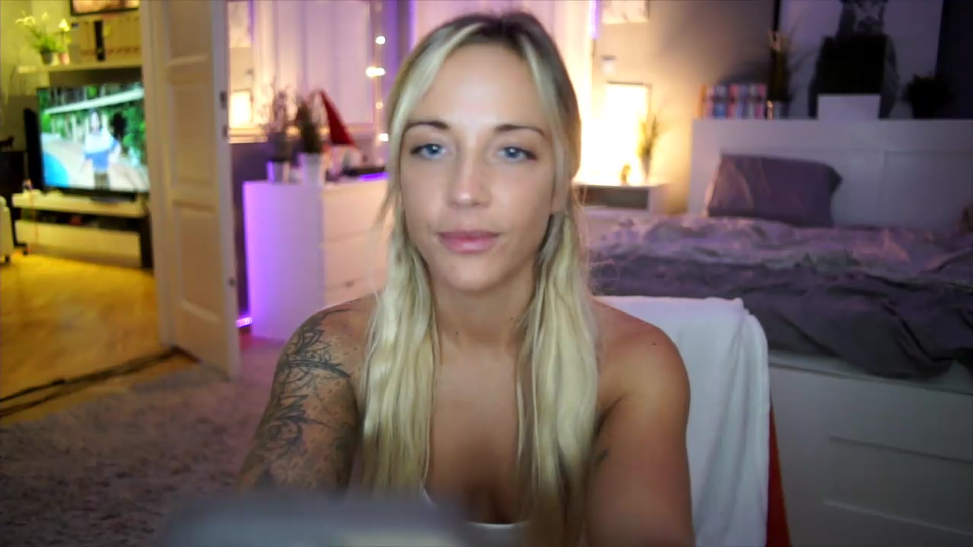 Gallery image thumbnail from Hotangelalli's myfreecams stream on, 08/09/2026, 23:09 image 6 of 20
