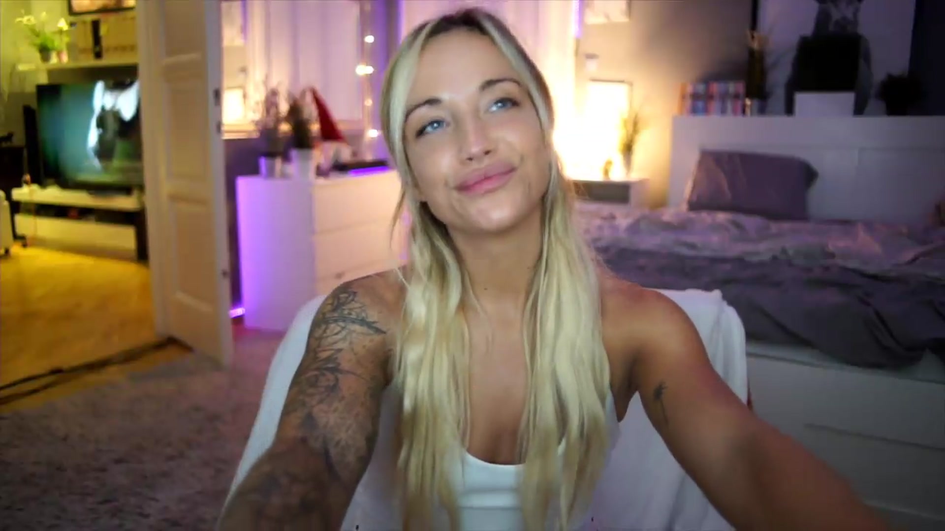 Gallery image thumbnail from Hotangelalli's myfreecams stream on, 08/09/2026, 23:09 image 5 of 20