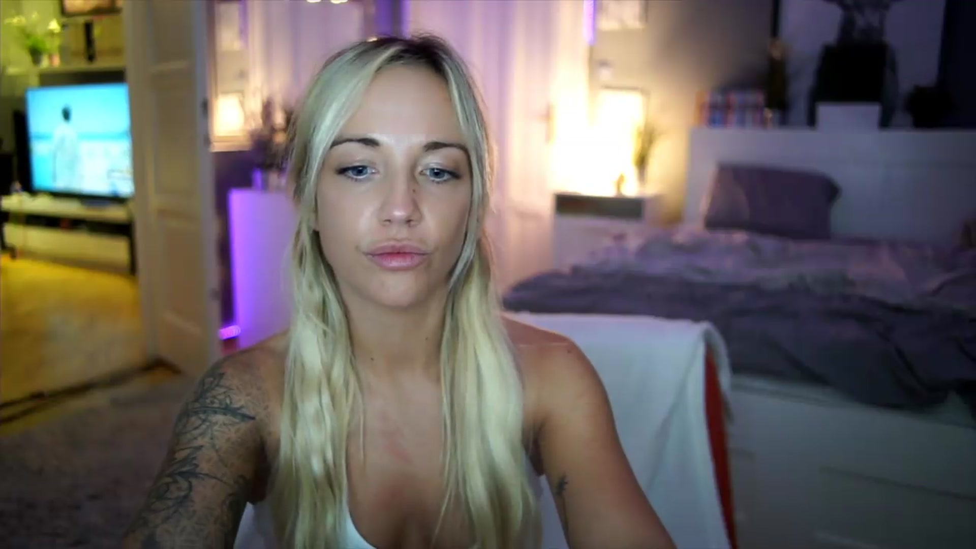 Gallery image thumbnail from Hotangelalli's myfreecams stream on, 08/09/2026, 23:27 image 13 of 20