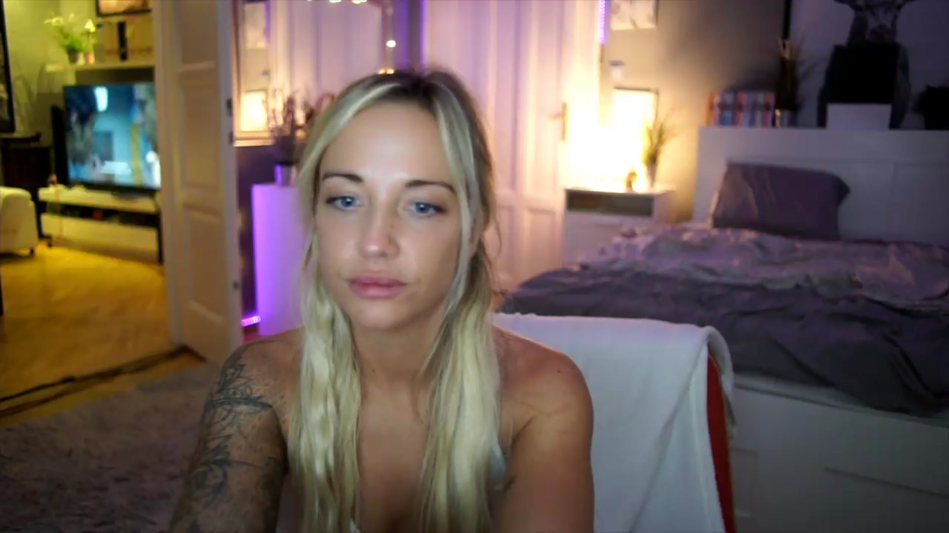 Gallery image thumbnail from Hotangelalli's myfreecams stream on, 08/09/2026, 23:27 image 6 of 20