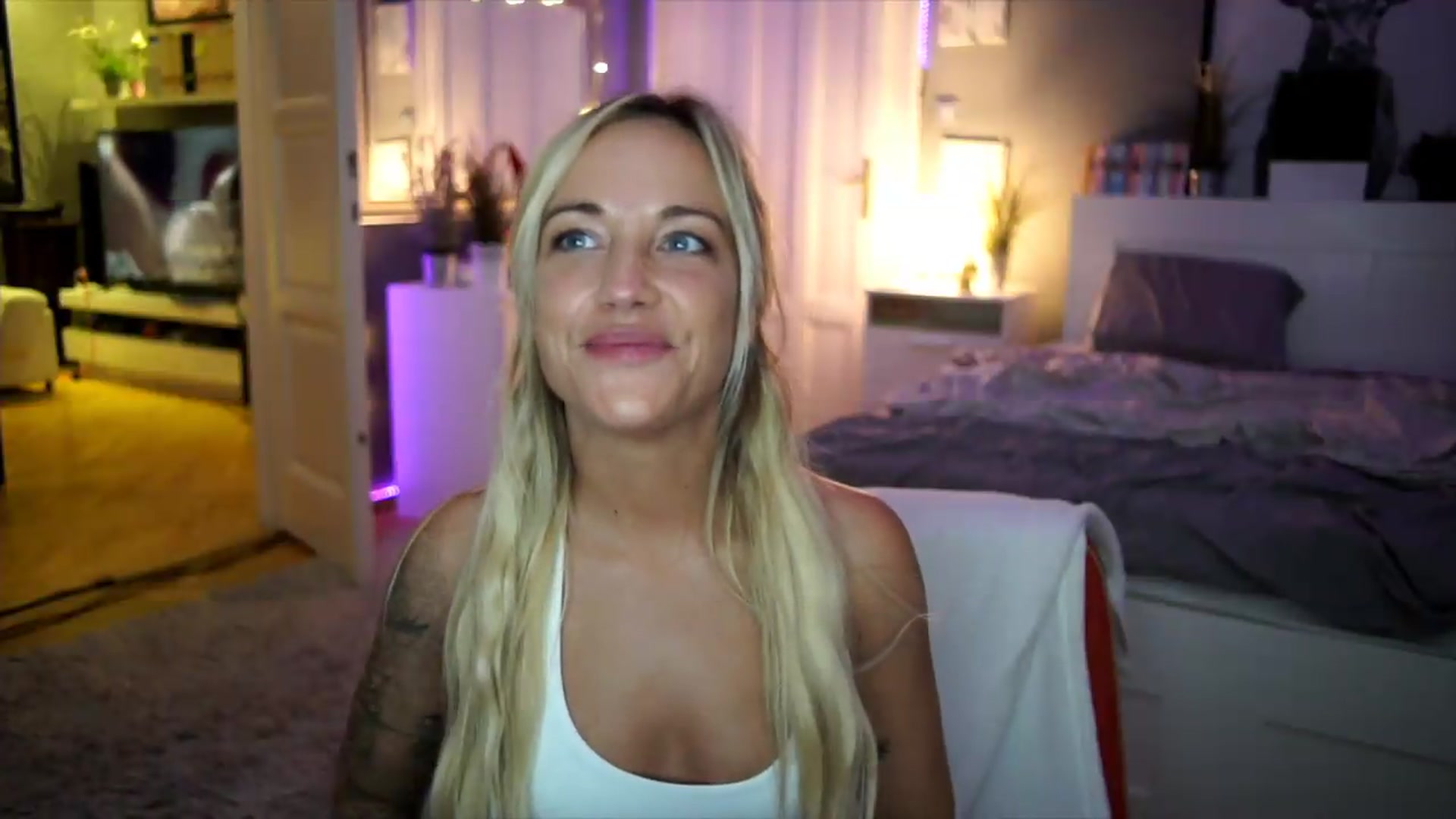 Gallery image thumbnail from Hotangelalli's myfreecams stream on, 08/09/2026, 23:27 image 4 of 20