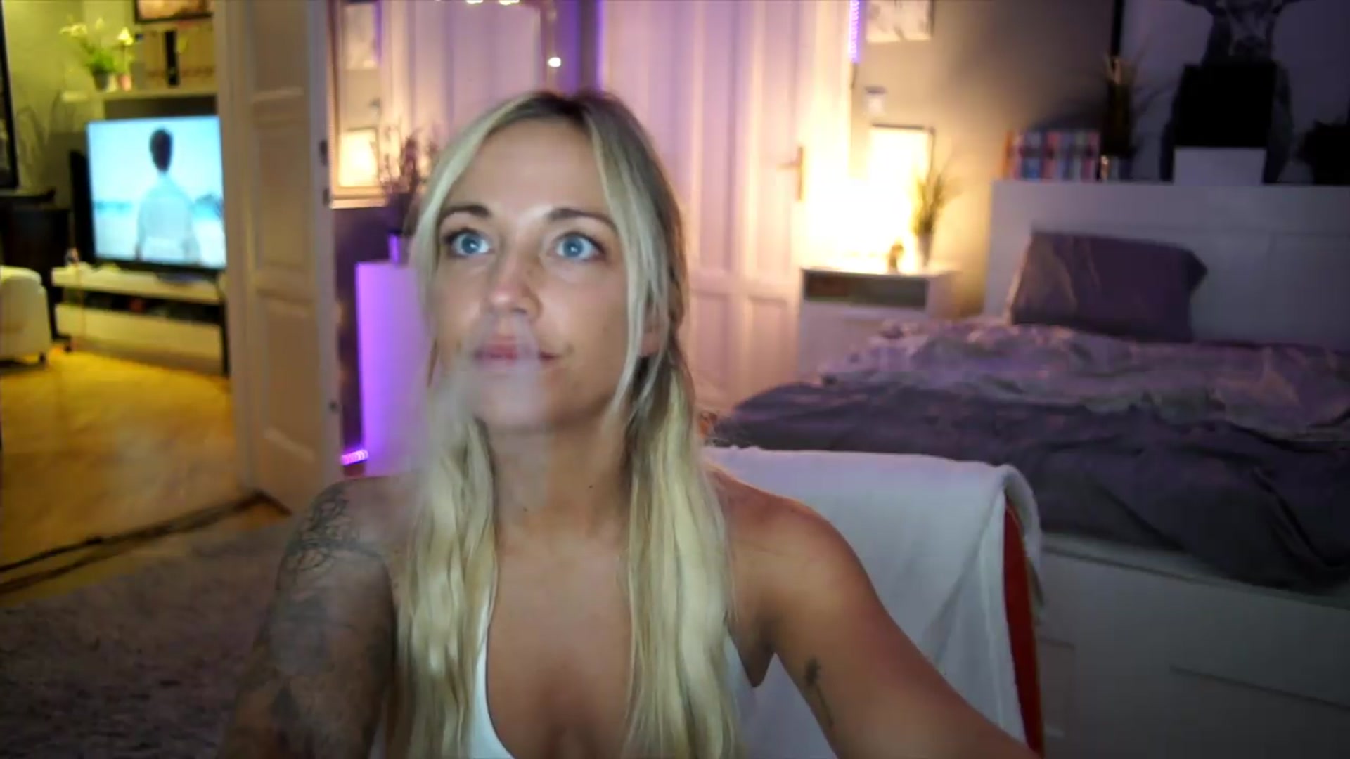 Gallery image thumbnail from Hotangelalli's myfreecams stream on, 08/09/2026, 23:27 image 10 of 20