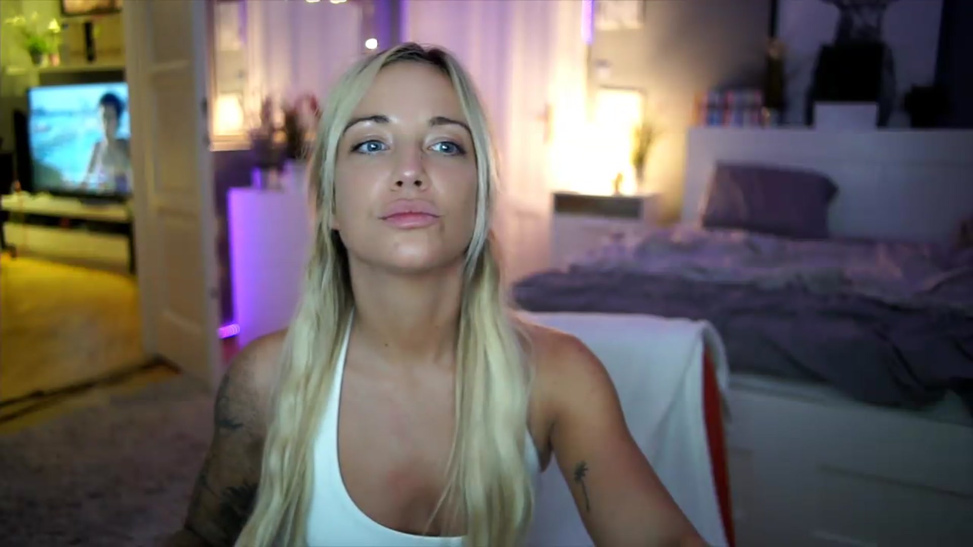 Gallery image thumbnail from Hotangelalli's myfreecams stream on, 08/09/2026, 23:27 image 14 of 20