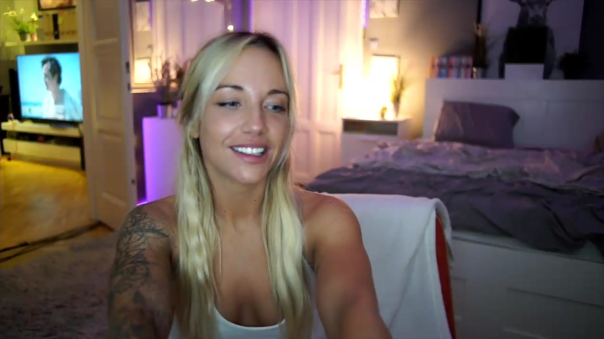 Gallery image thumbnail from Hotangelalli's myfreecams stream on, 08/09/2026, 23:27 image 11 of 20