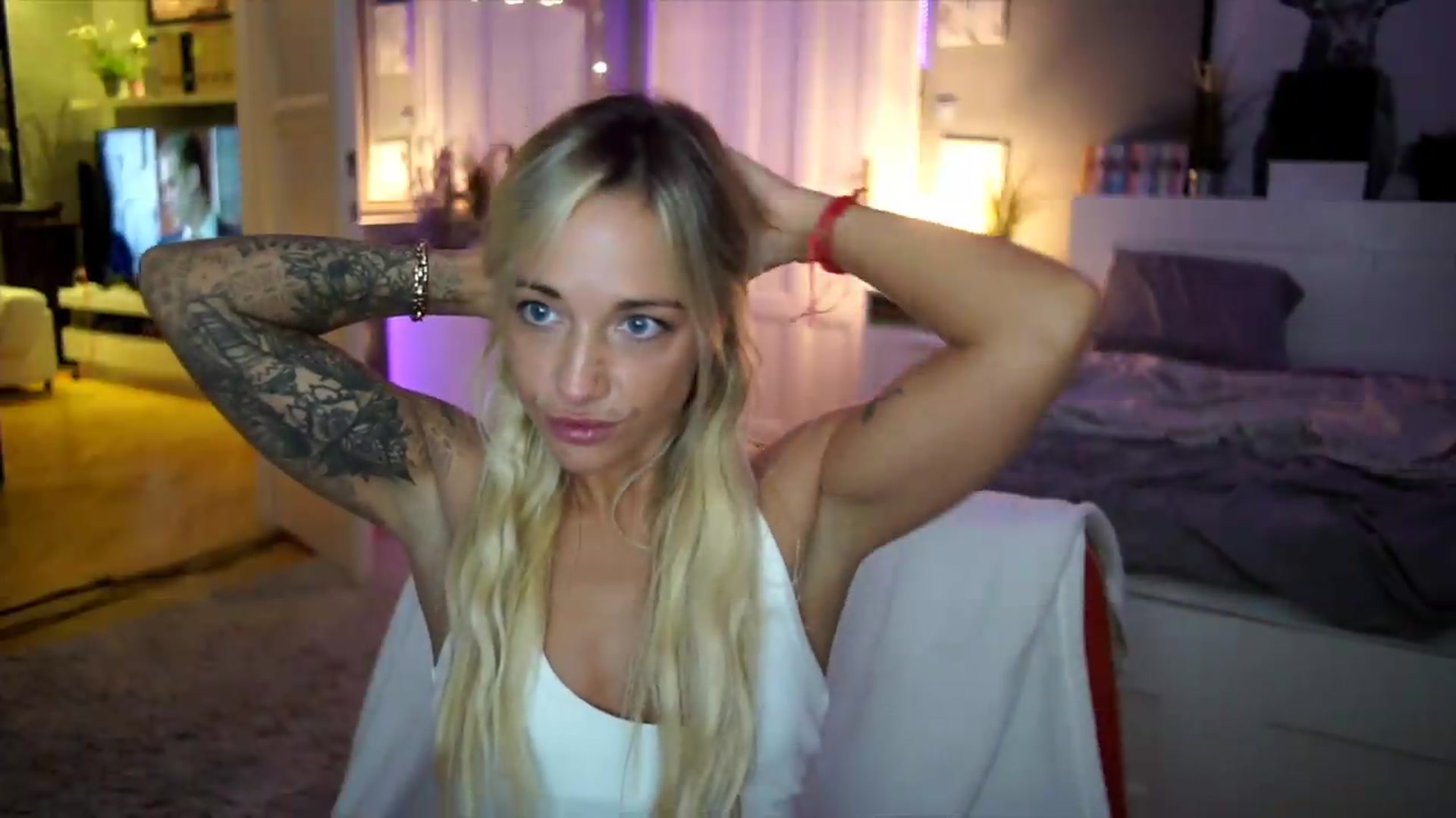 Gallery image thumbnail from Hotangelalli's myfreecams stream on, 08/09/2026, 23:27 image 7 of 20