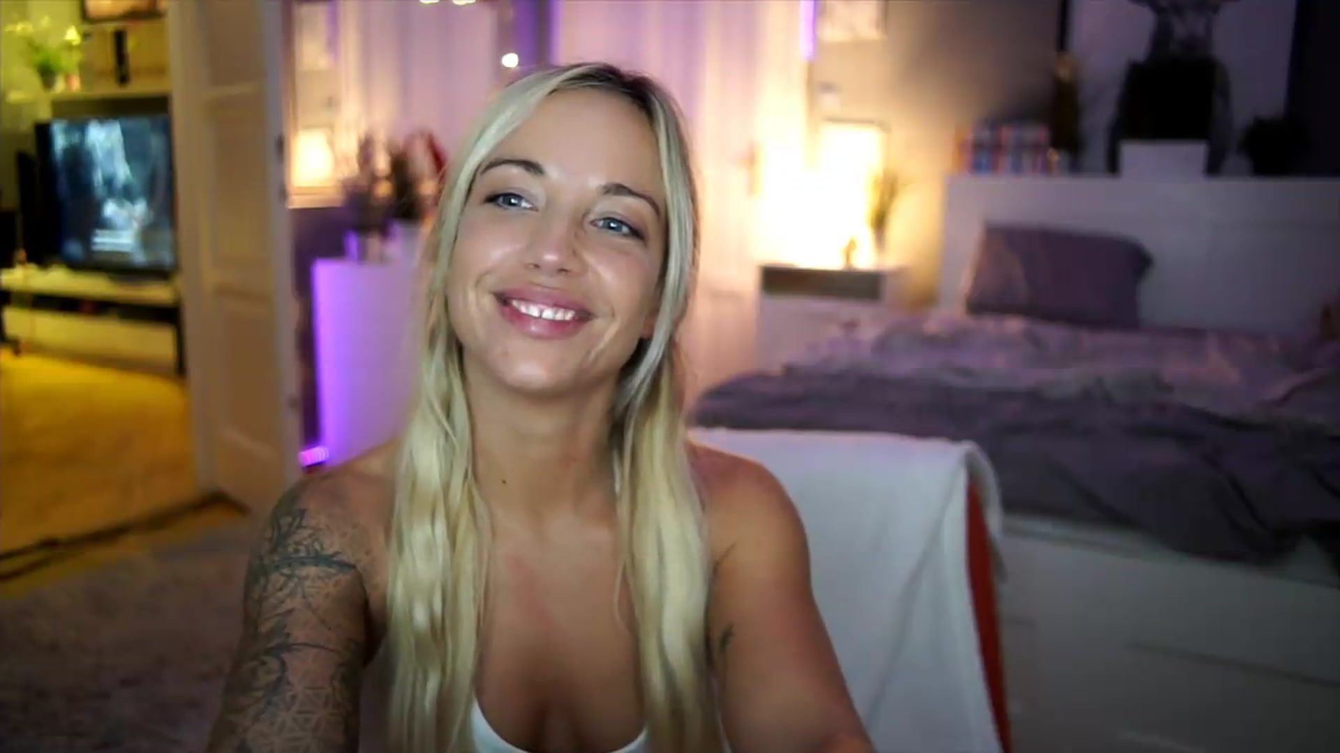 Gallery image thumbnail from Hotangelalli's myfreecams stream on, 08/09/2026, 23:27 image 17 of 20