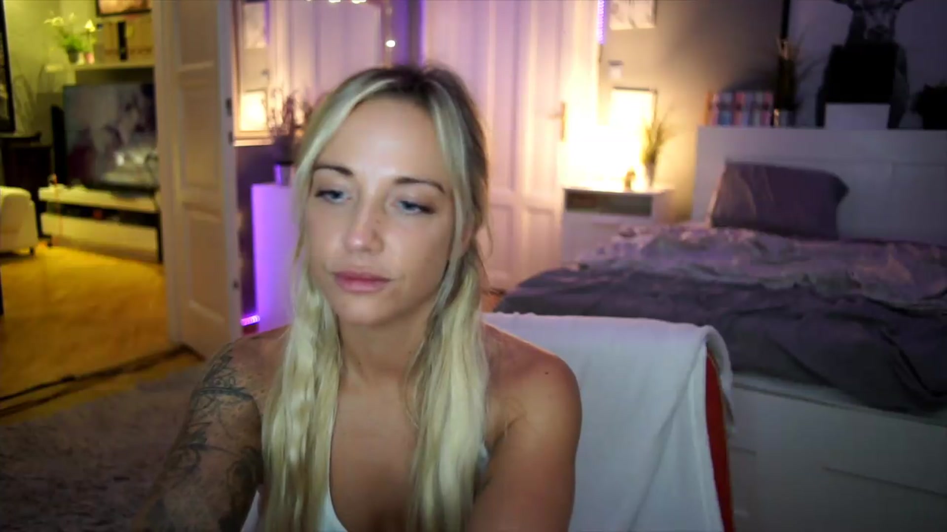 Gallery image thumbnail from Hotangelalli's myfreecams stream on, 08/09/2026, 23:27 image 5 of 20