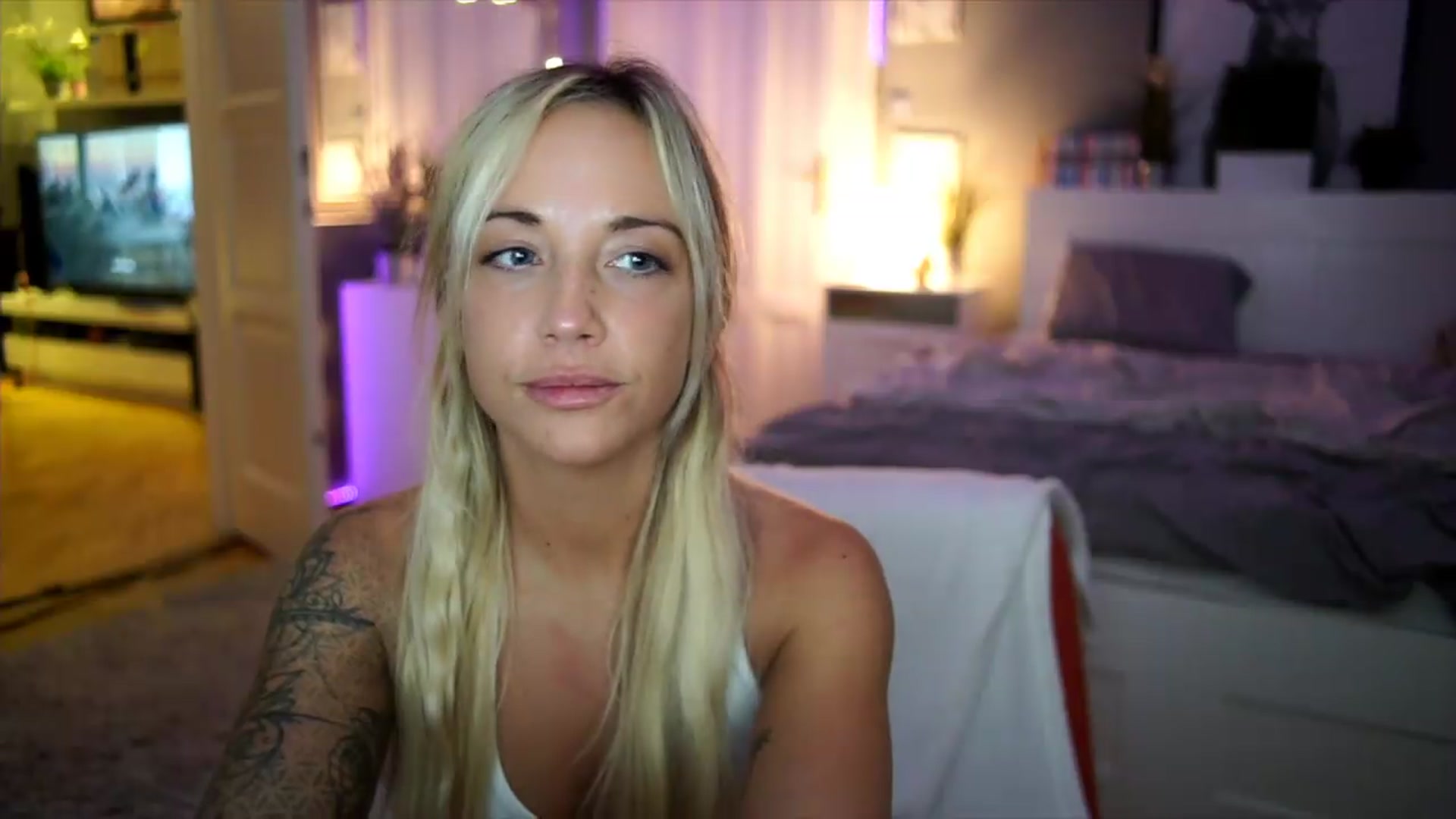 Gallery image thumbnail from Hotangelalli's myfreecams stream on, 08/09/2026, 23:27 image 15 of 20