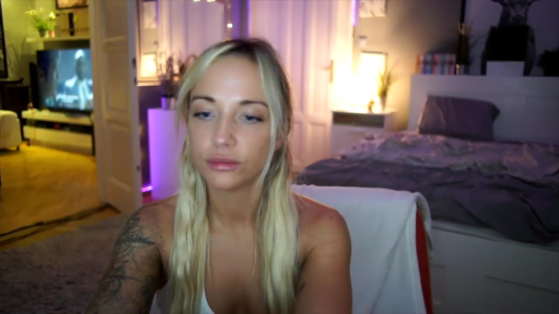 Gallery image thumbnail from Hotangelalli's myfreecams stream on, 08/09/2026, 23:27 image 8 of 20