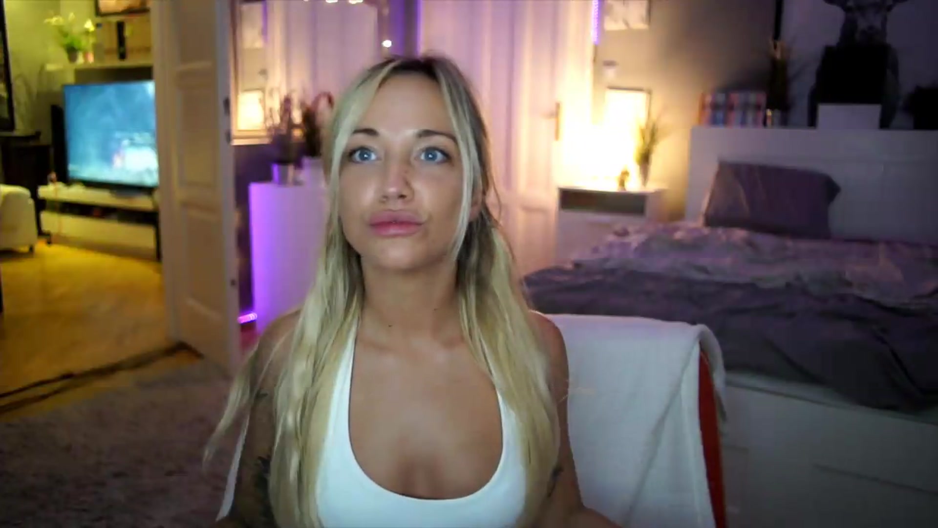 Gallery image thumbnail from Hotangelalli's myfreecams stream on, 08/09/2026, 23:27 image 3 of 20