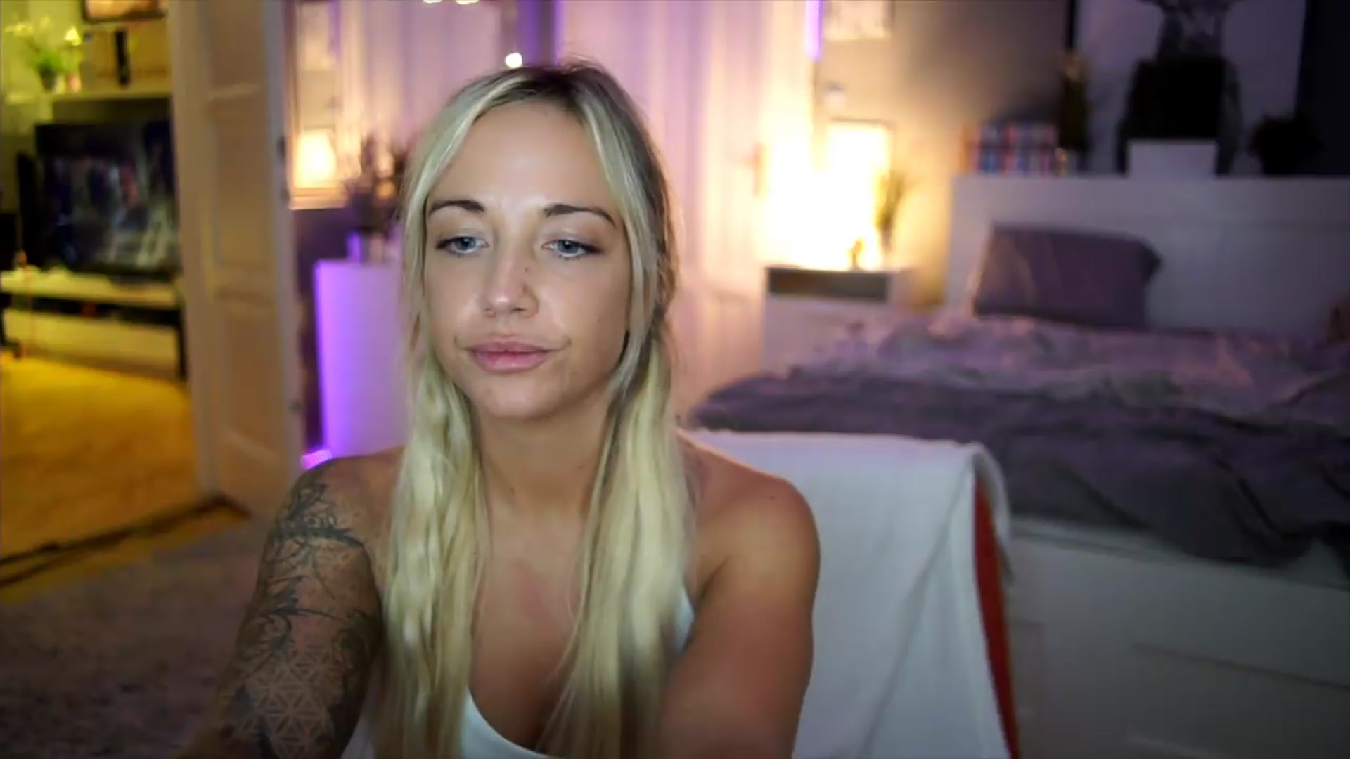 Gallery image thumbnail from Hotangelalli's myfreecams stream on, 08/09/2026, 23:27 image 16 of 20